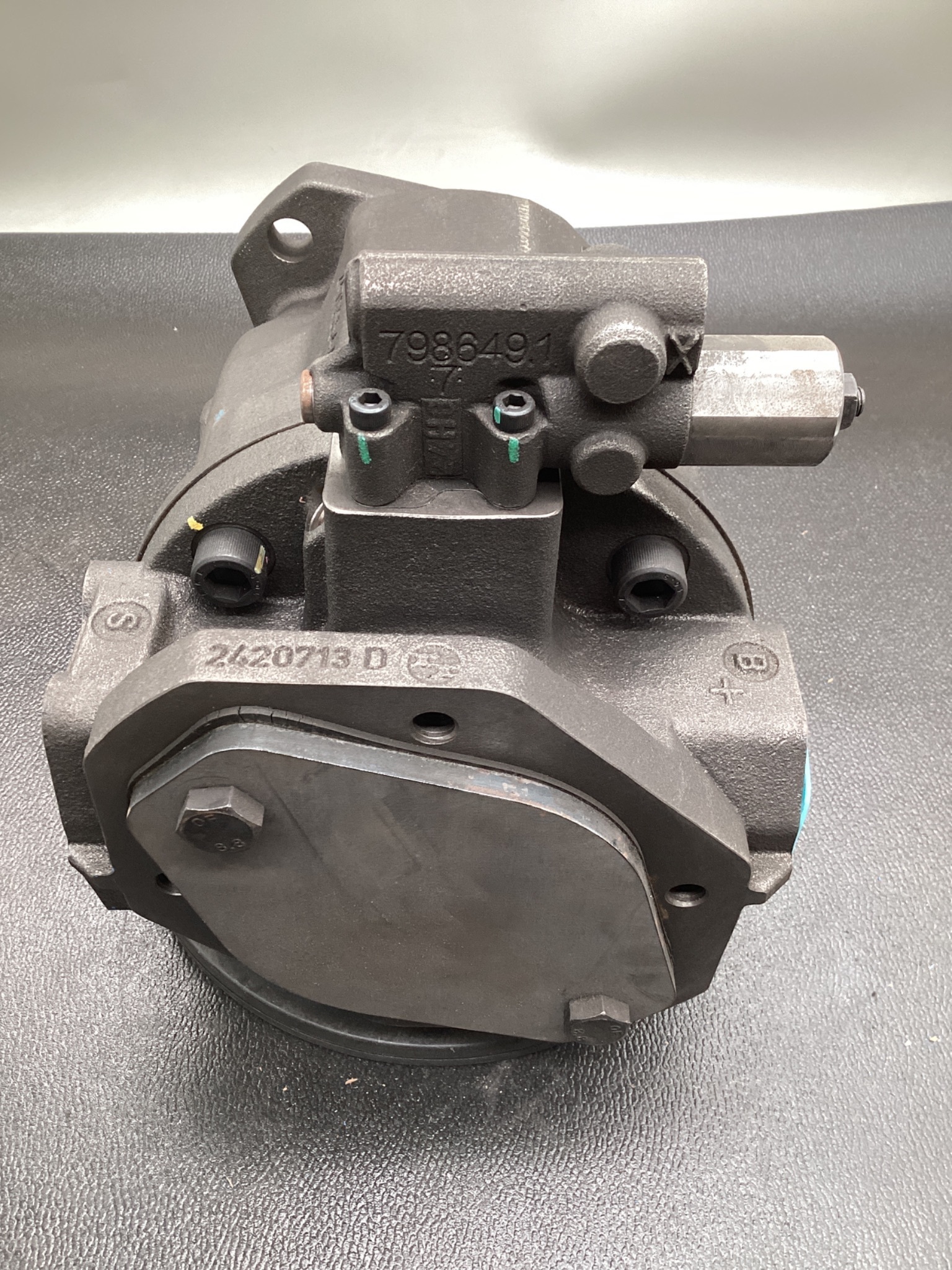 REXROTH R902400333 Axial Piston Variable Pump AA10VSO71DR USED 2