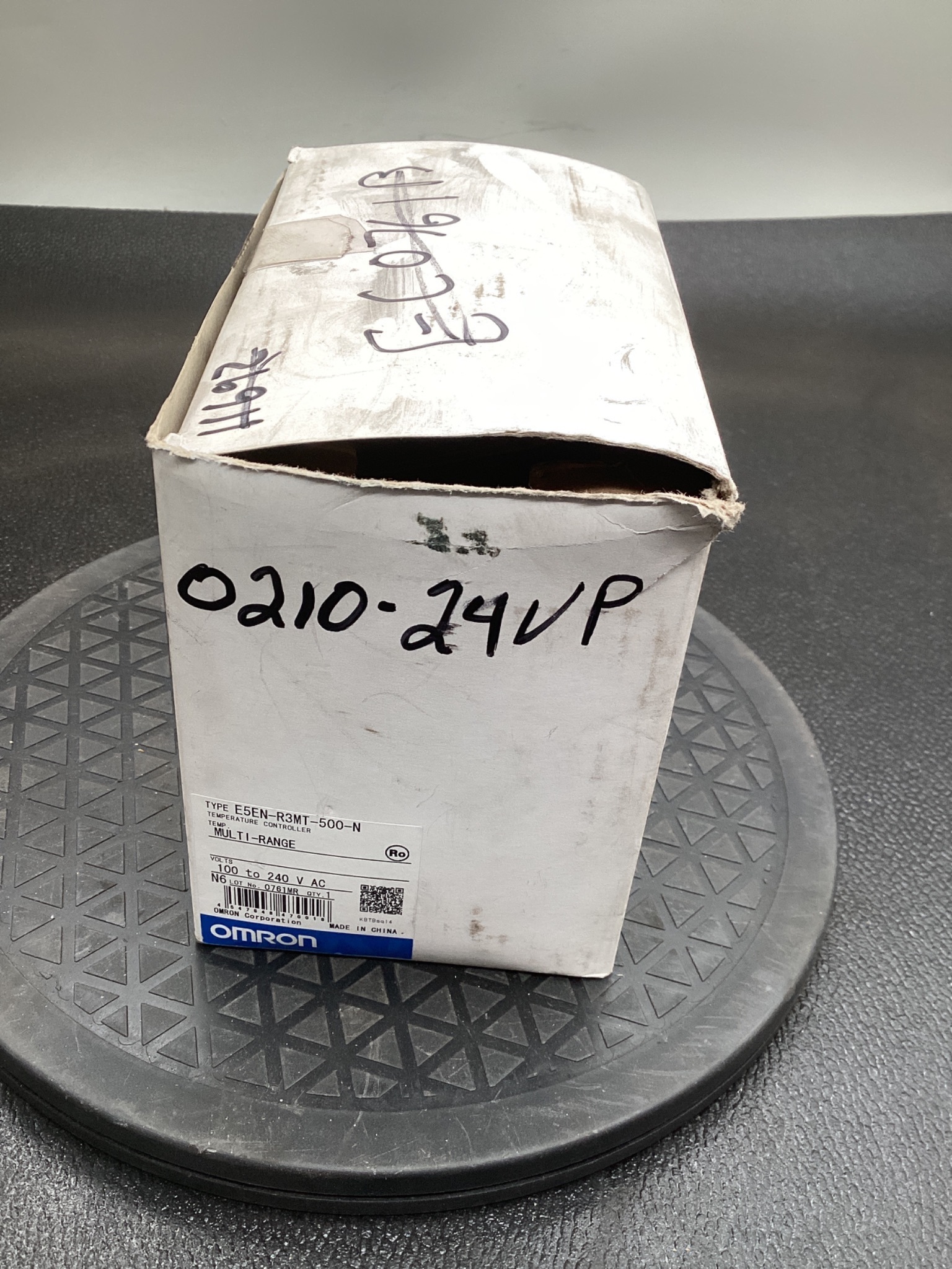OMRON E5EN-R3MT-500-N Digital Temperature Controller 100-240VAC NEW 0
