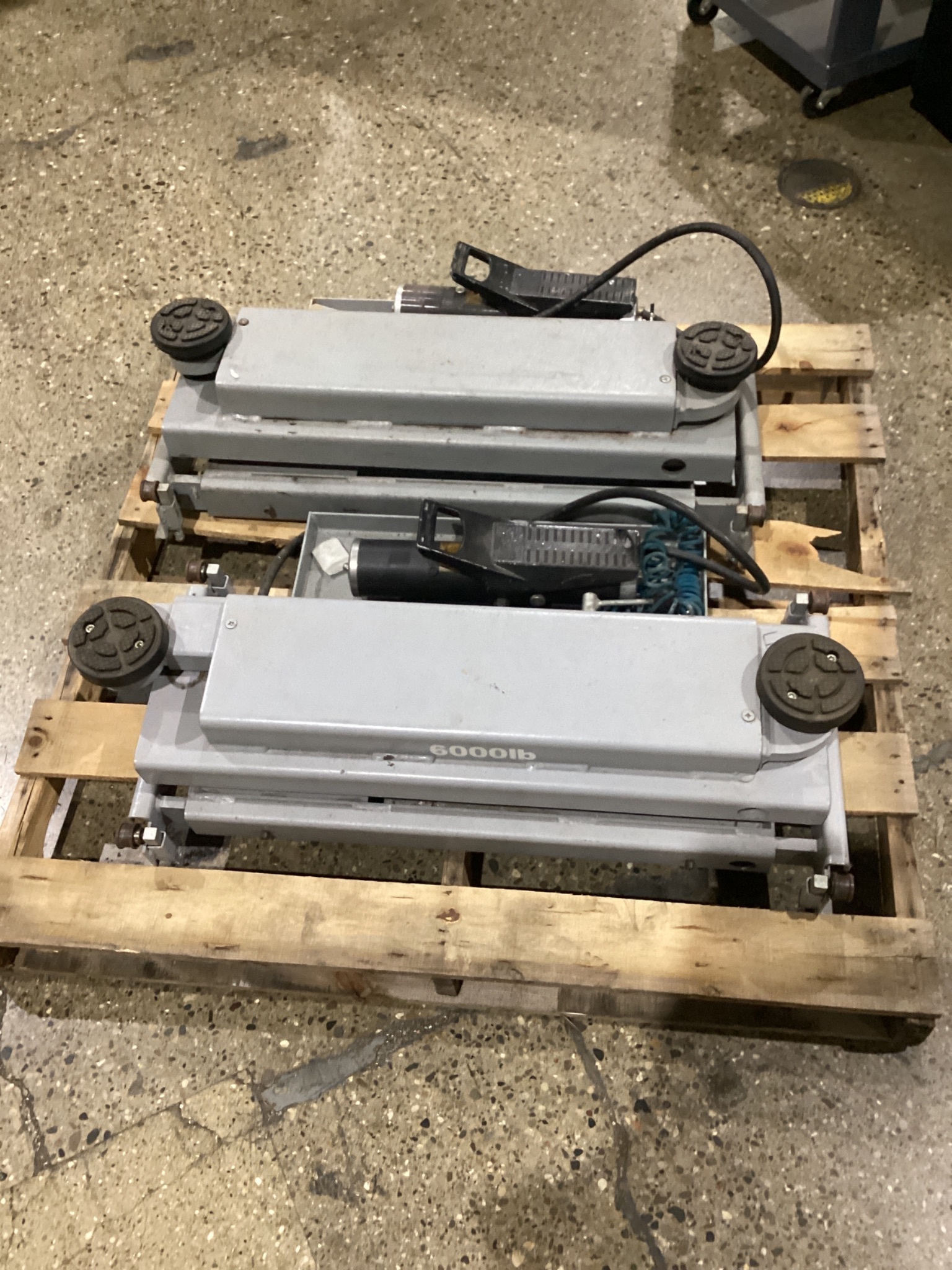 HUNTER RX10J VEHICLE LIFT USED 6