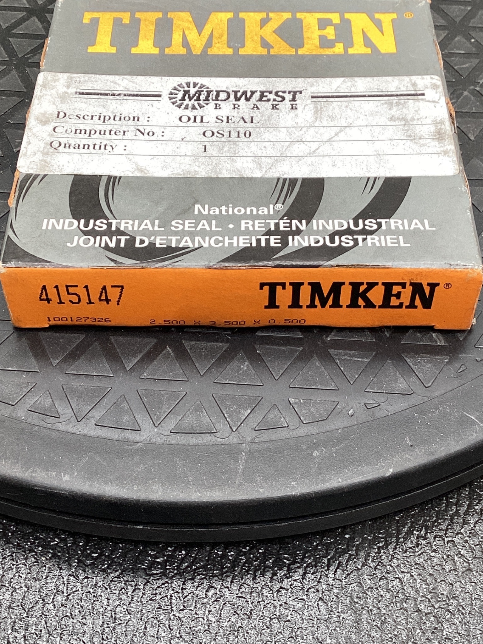 TIMKEN 415147 Nitrile Oil Seal 2.5in x 3.505in x 0.5in NEW 1