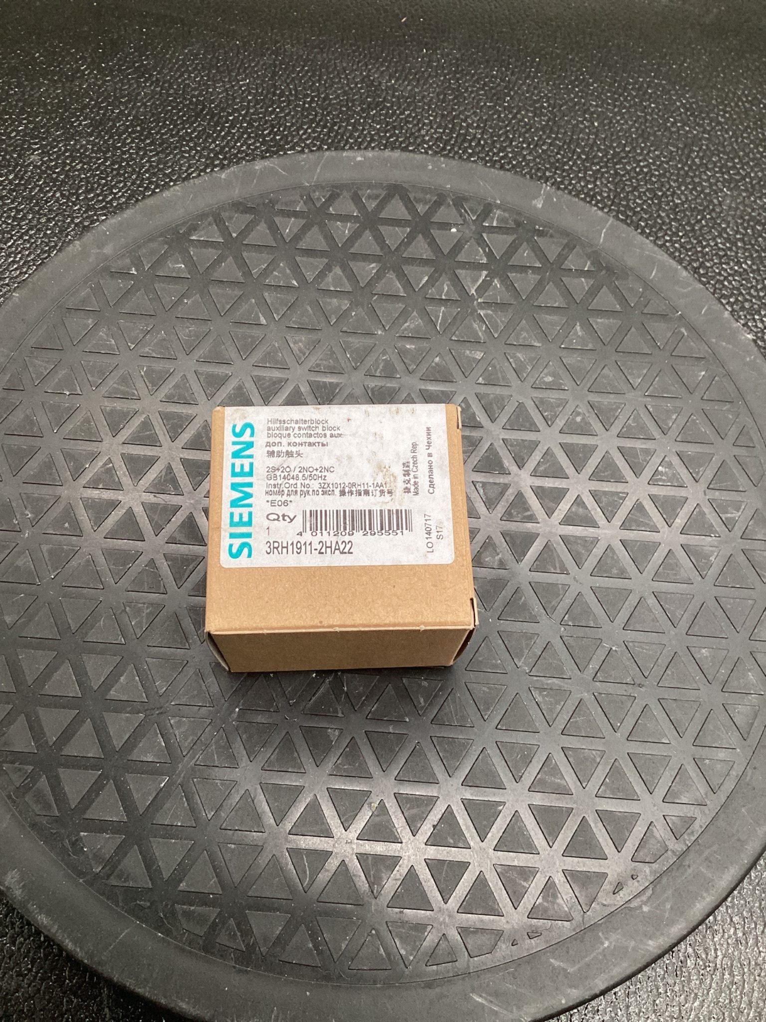 SIEMENS 3RH1911-2HA22 AUX CONTACT BLOCK 2NO 2NC NEW 0