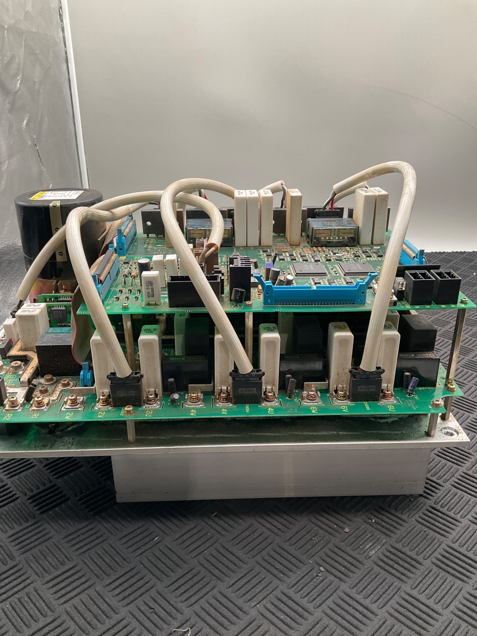 FANUC A06B-6076-H101 SERVO AMPLIFIER USED 1