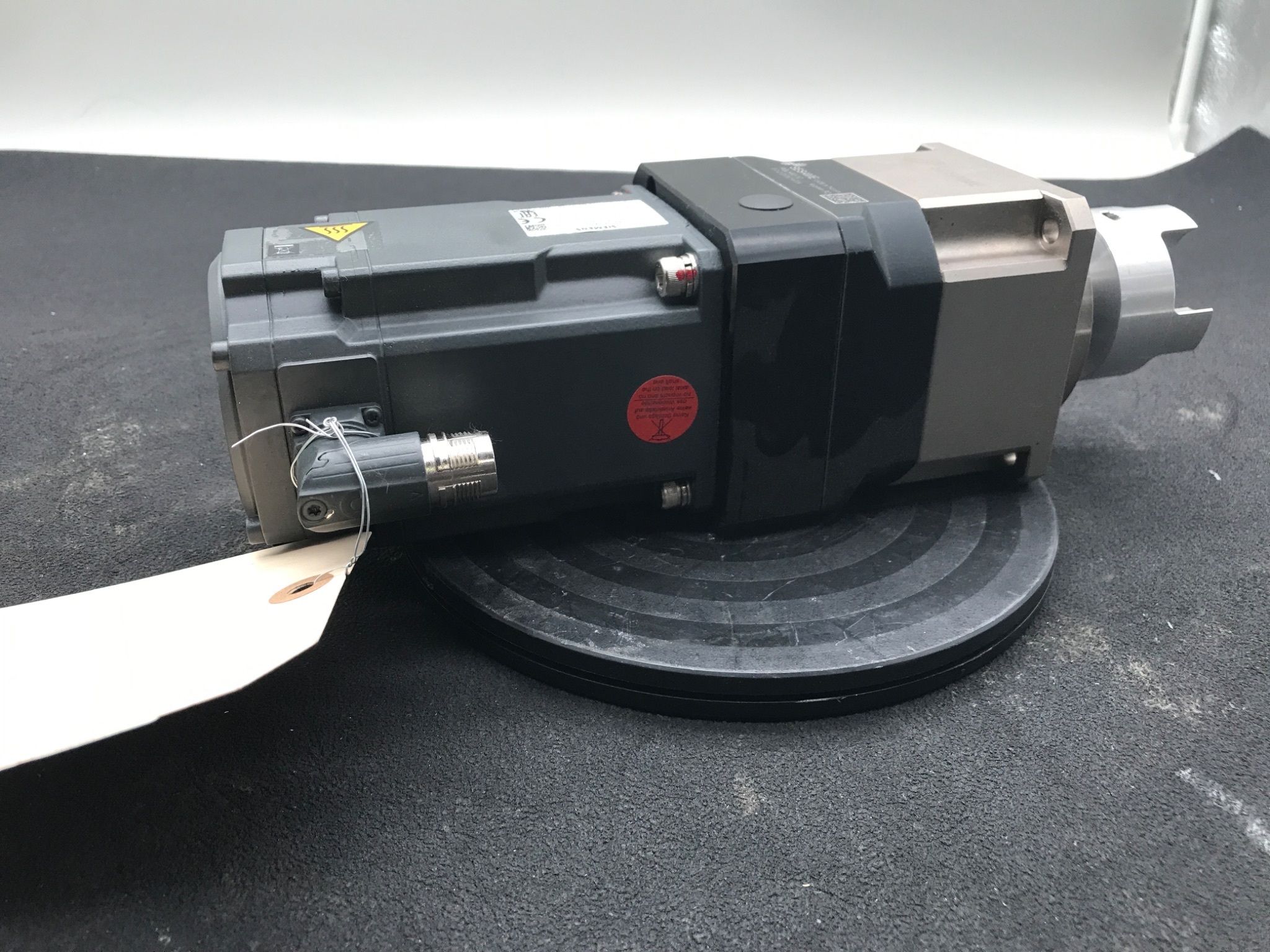 SIEMENS 1FK2104-5AF01-0SA0 SIMOTICS S SERVO MOTOR USED 1