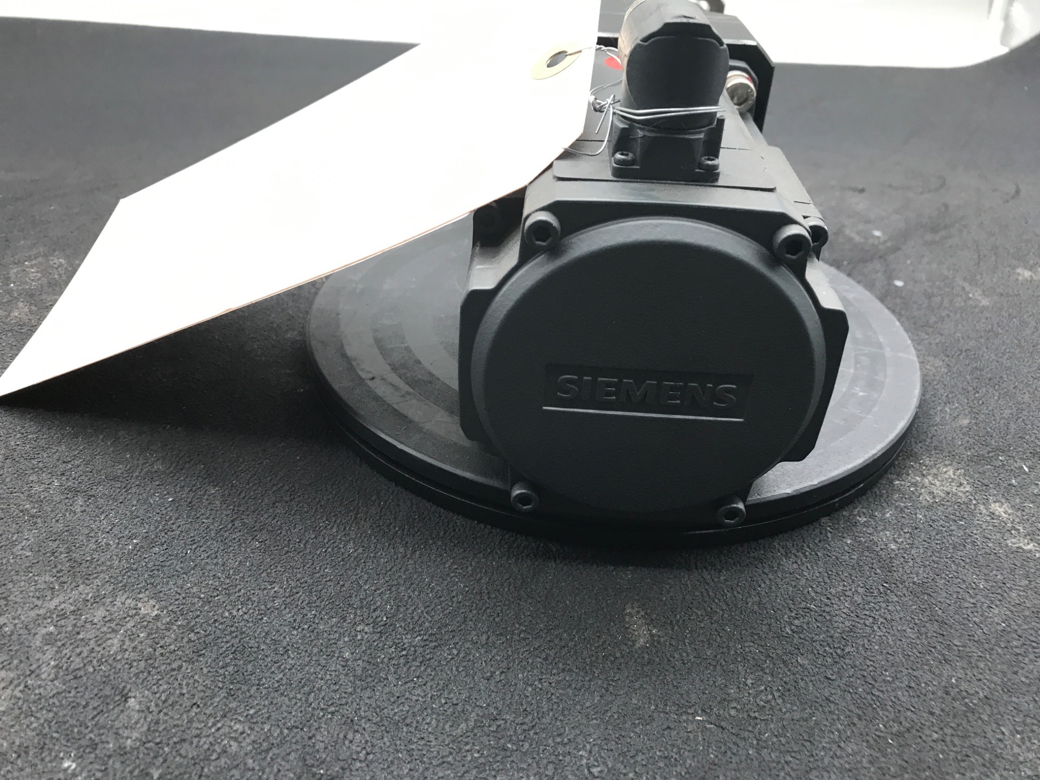 SIEMENS 1FK2104-5AF01-0SA0 SIMOTICS S SERVO MOTOR USED 4