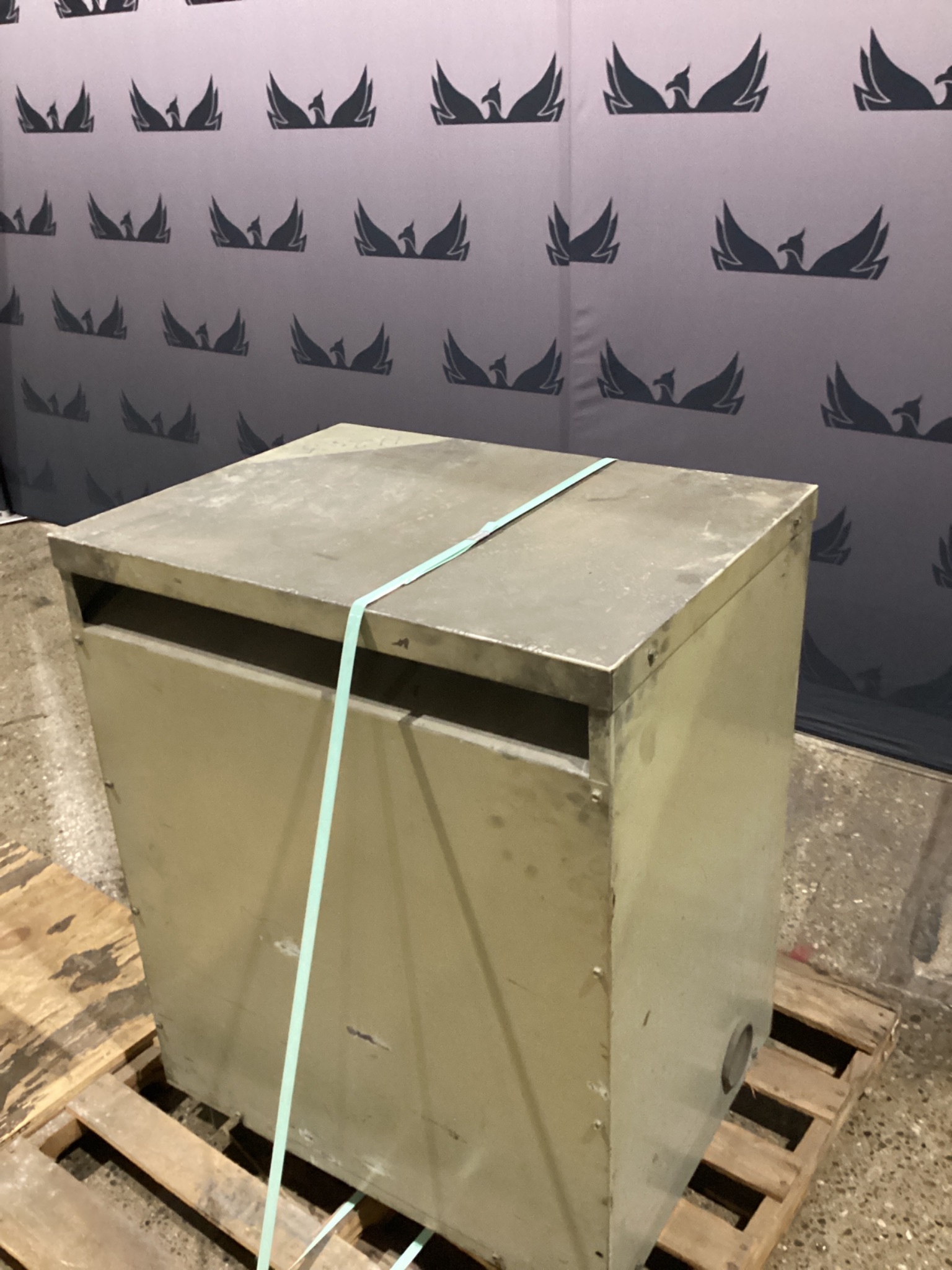GE 9T23B3885 112.5KVA DRY TYPE TRANSFORMER 3PH 480V - 240V USED 1