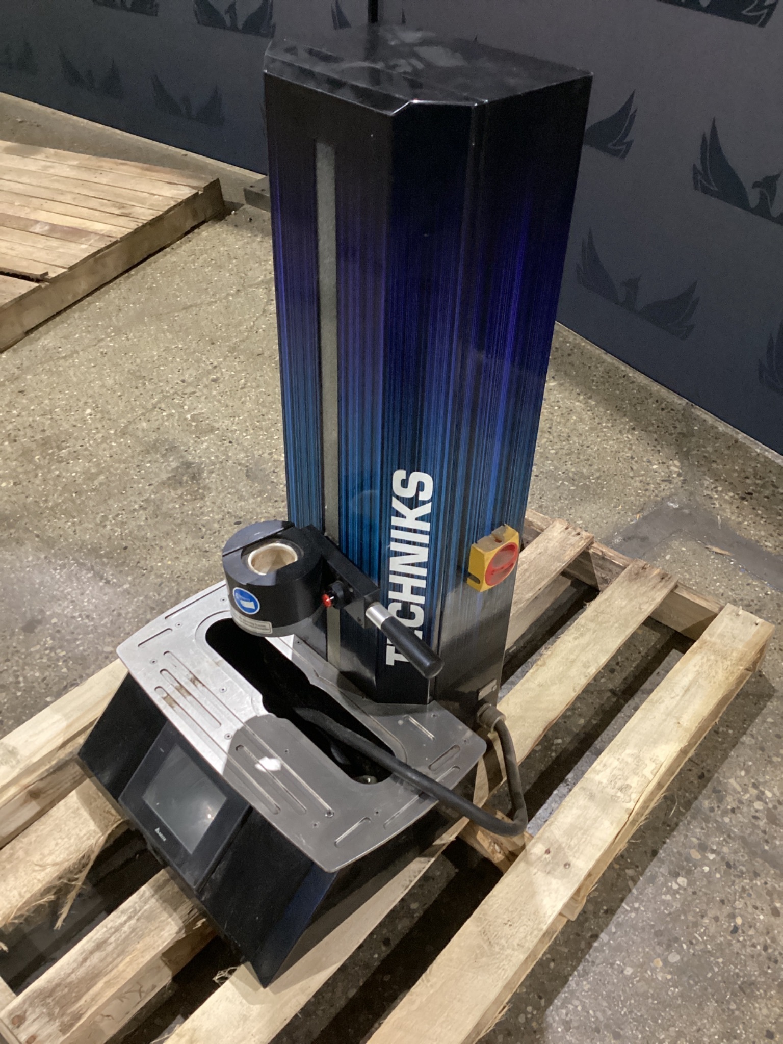 TECHNIKS 600 ShrinkPRO High-Performance ShrinkFIT Machine USED 2