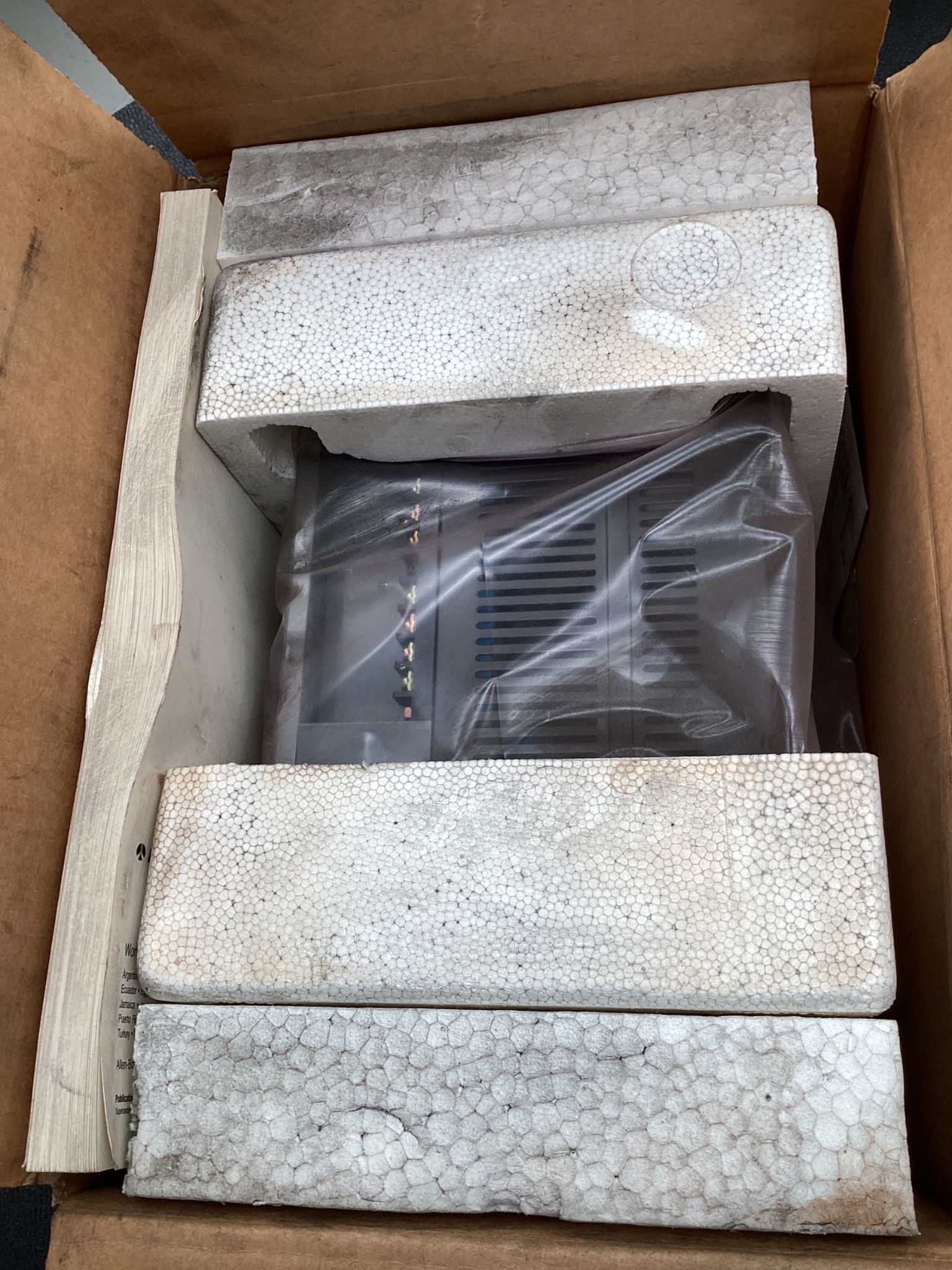 ALLEN BRADLEY 1747-L20A SLC 500 Processor Unit 20 I/O NEW 2