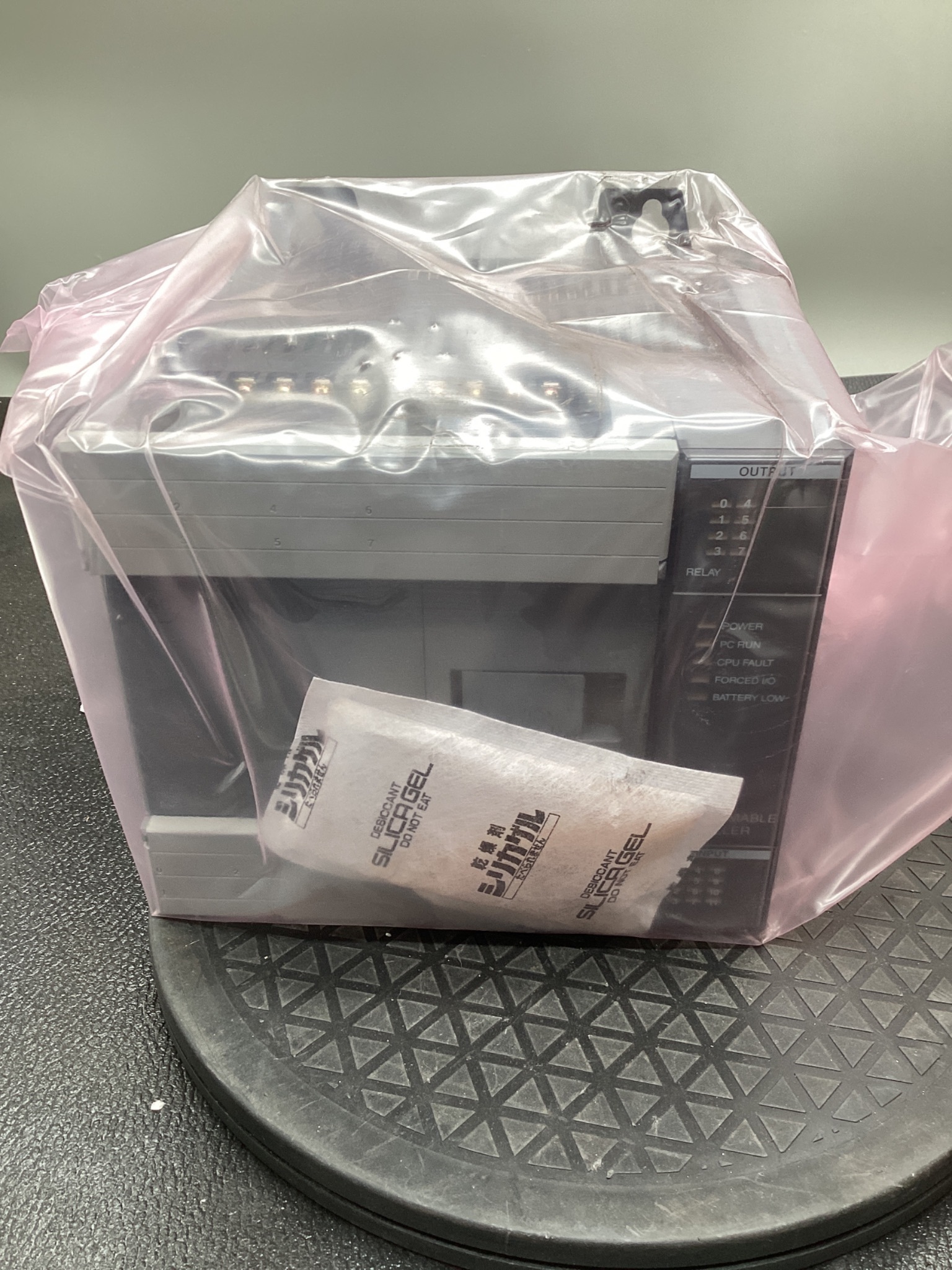 ALLEN BRADLEY 1747-L20A SLC 500 Processor Unit 20 I/O NEW 3