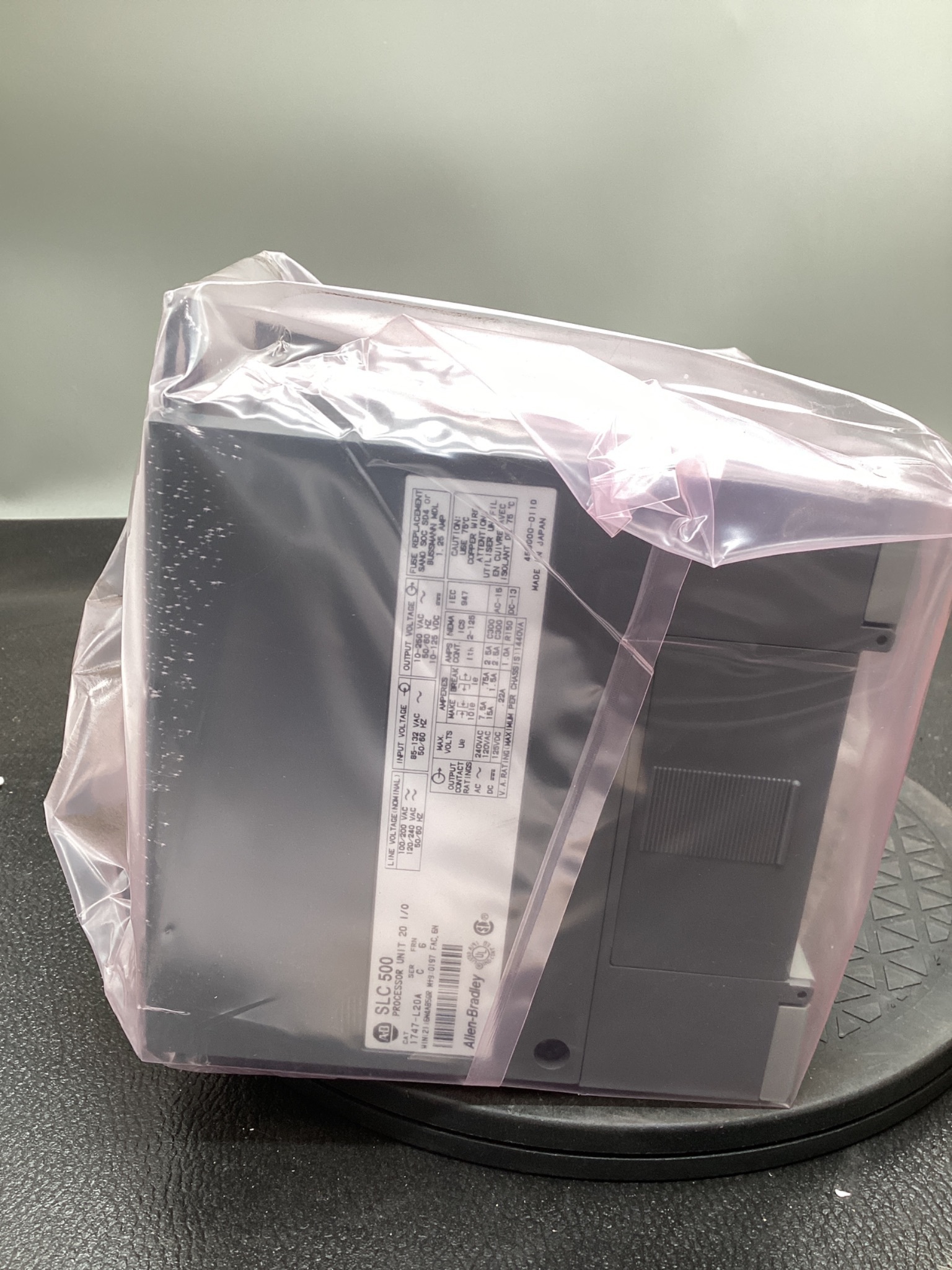 ALLEN BRADLEY 1747-L20A SLC 500 Processor Unit 20 I/O NEW 4