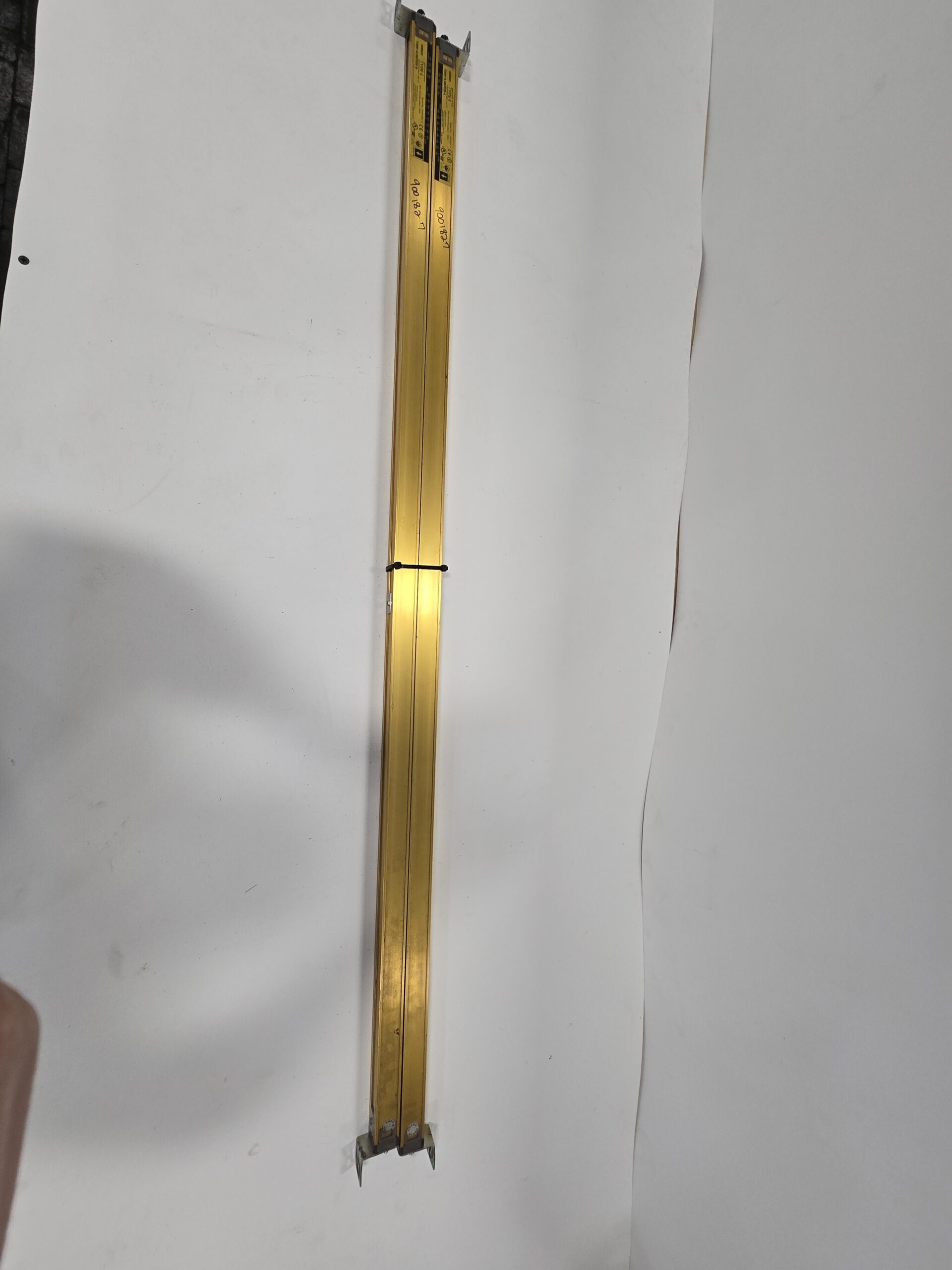 OMRON F3SN-A1357P25-L/F3SN-A1357P25-D LIGHT CURTAIN SET USED 0