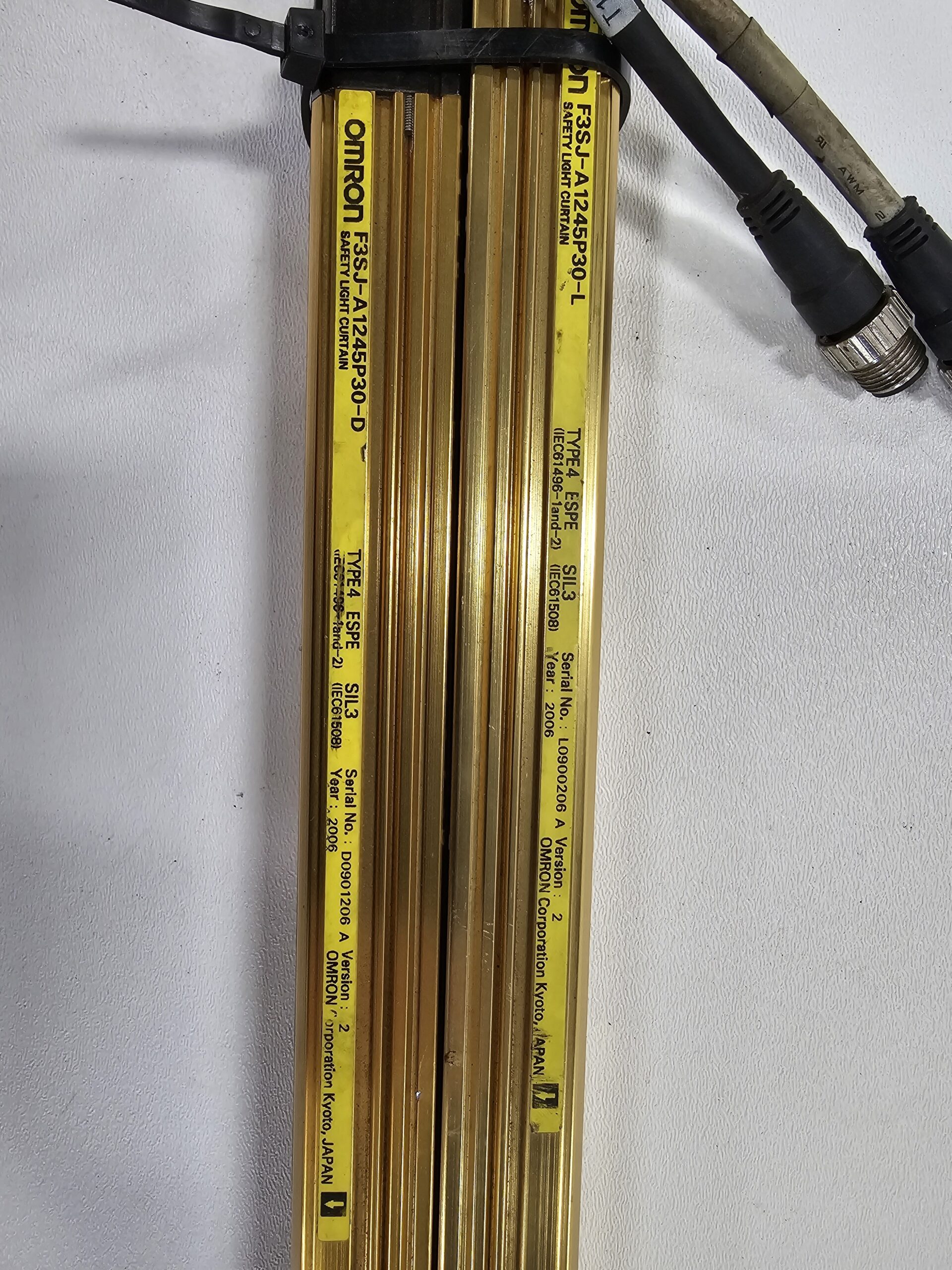 OMRON F3SJ-A1245P30-L/ F3SJ-A1245P30-D LIGHT CURTAIN SET USED 1