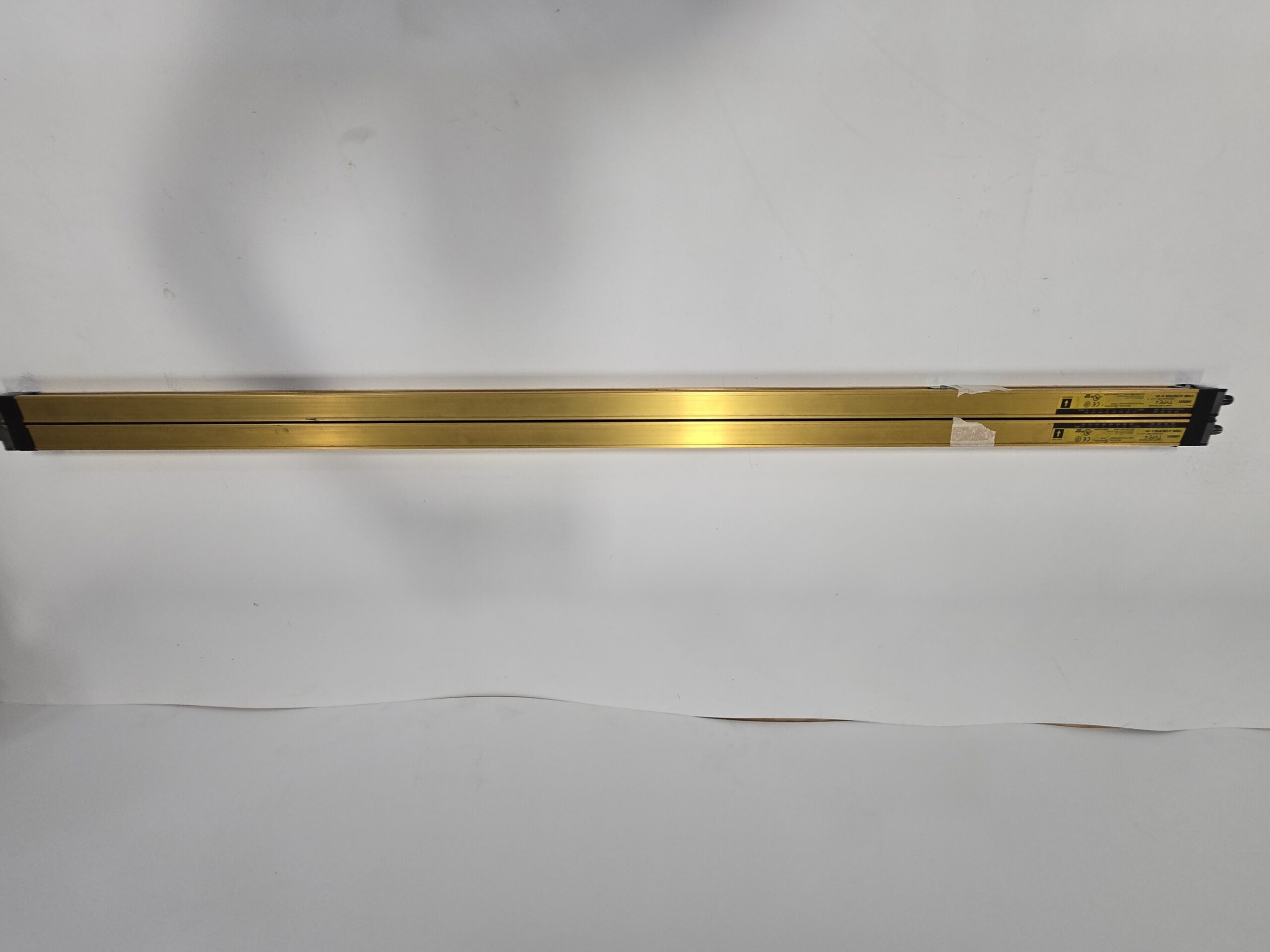 OMRON F3SN-A1357P25-D-01/F3SN-A1357P25-L-01 LIGHT CURTAIN SET USED 1