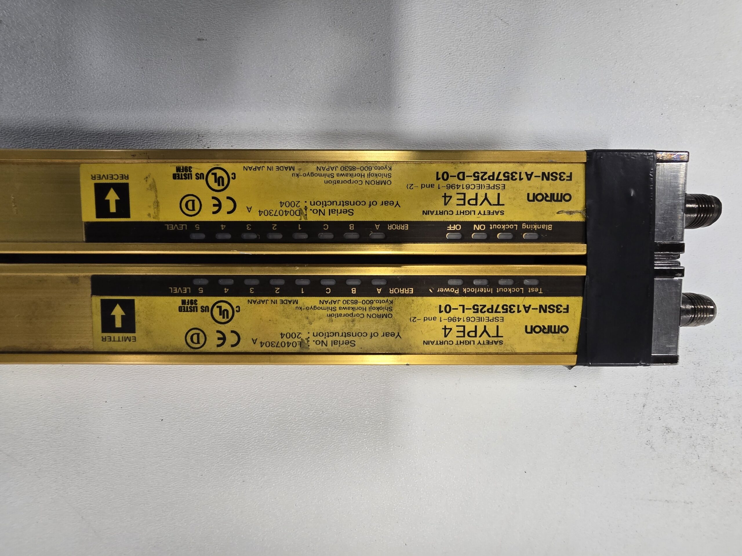 OMRON F3SN-A1357P25-D-01/F3SN-A1357P25-L-01 LIGHT CURTAIN SET USED 3