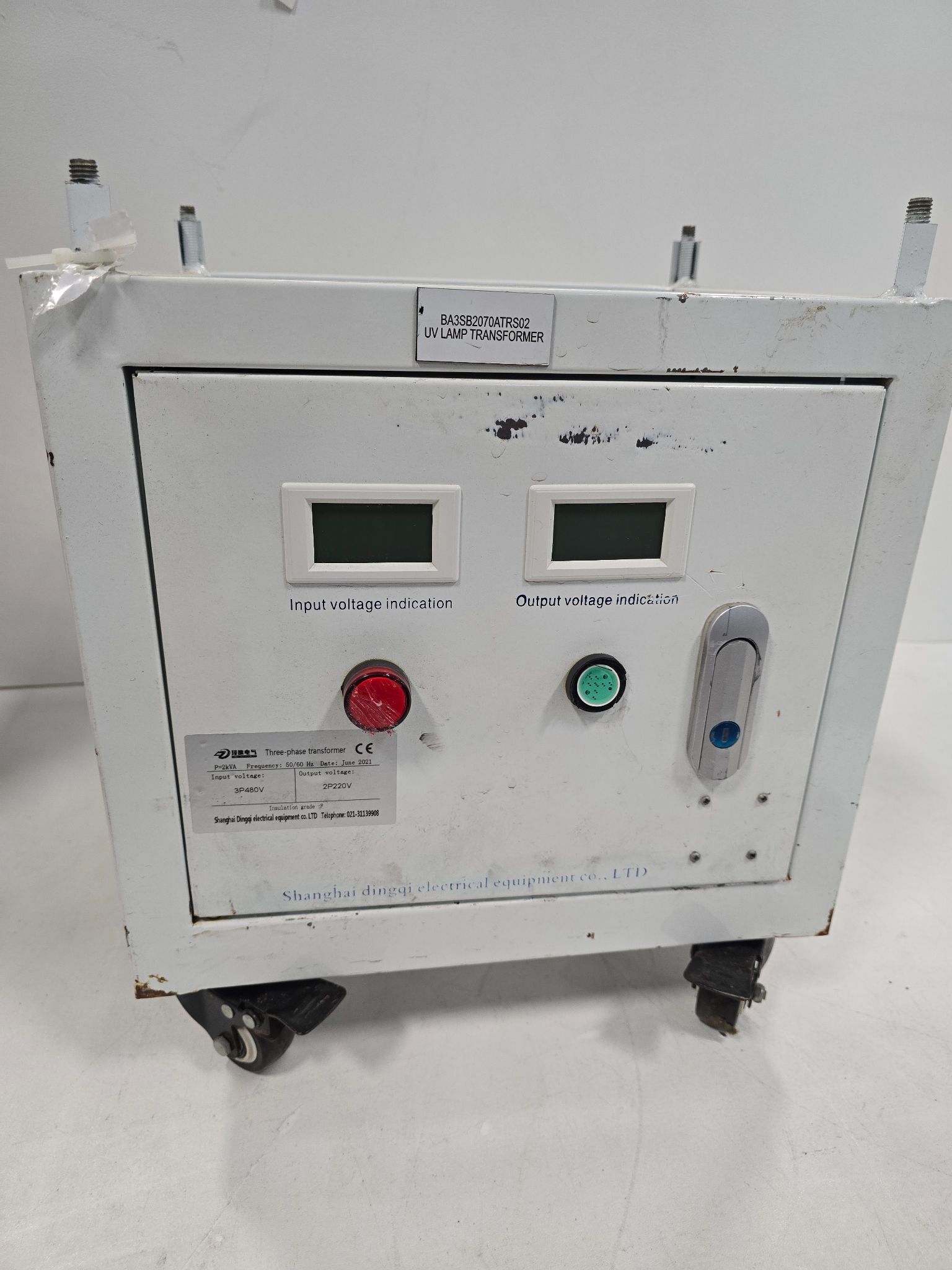 DINGQI ELECTRIC P=2KVA 3 PHASE 480V TO 2 Phase 220V PORTABLE TRANSFORMER USED 0