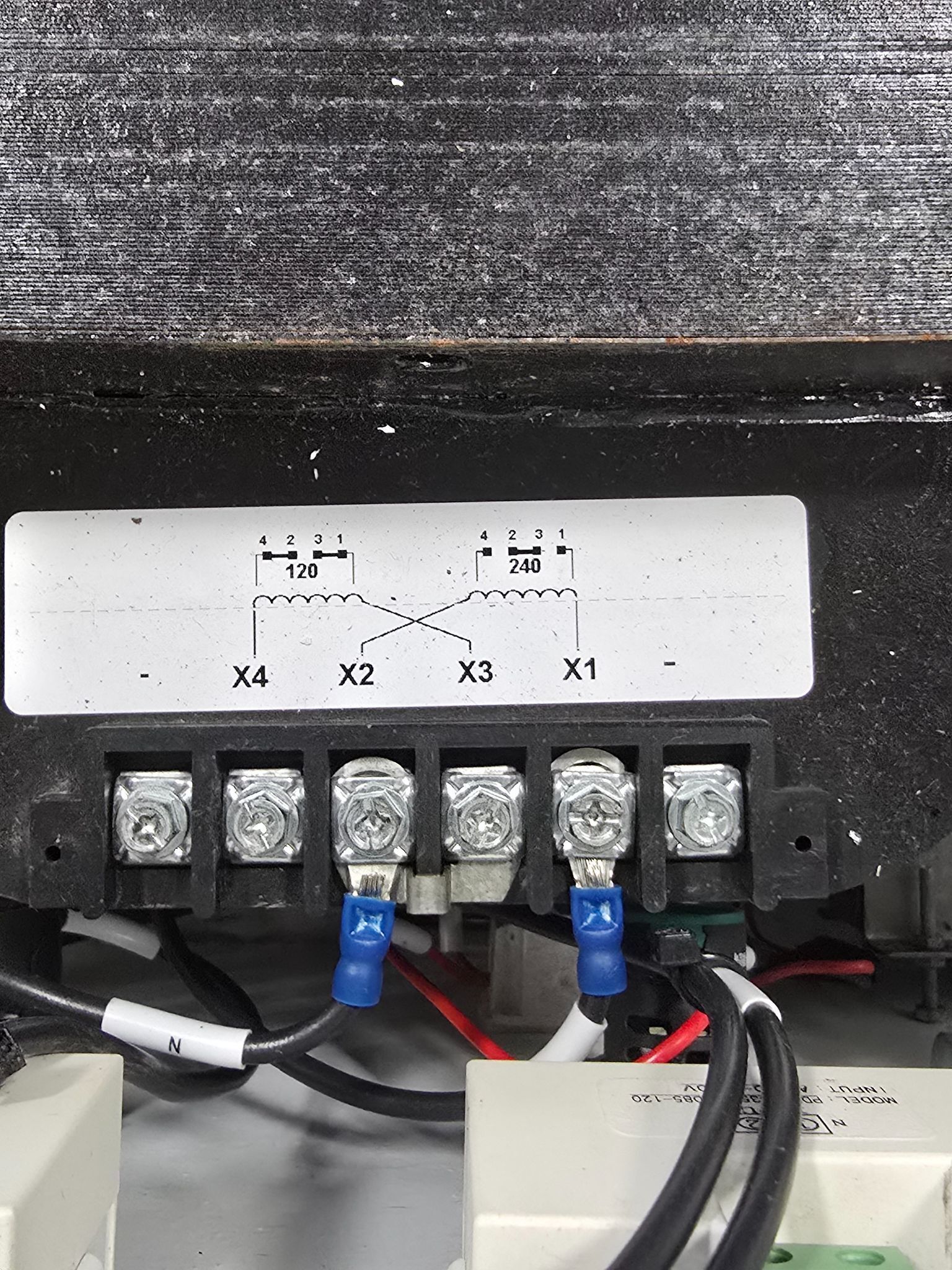 DINGQI ELECTRIC P=2KVA 3 PHASE 480V TO 2 Phase 220V PORTABLE TRANSFORMER USED 4