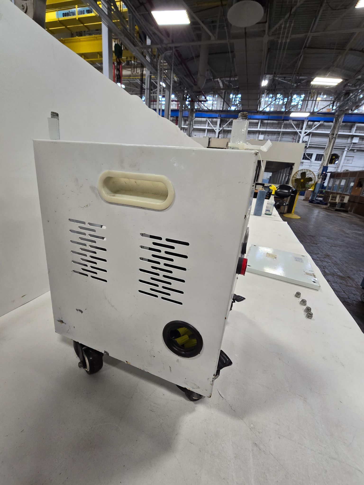 DINGQI ELECTRIC P=2KVA 3 PHASE 480V TO 2 Phase 220V PORTABLE TRANSFORMER USED 5