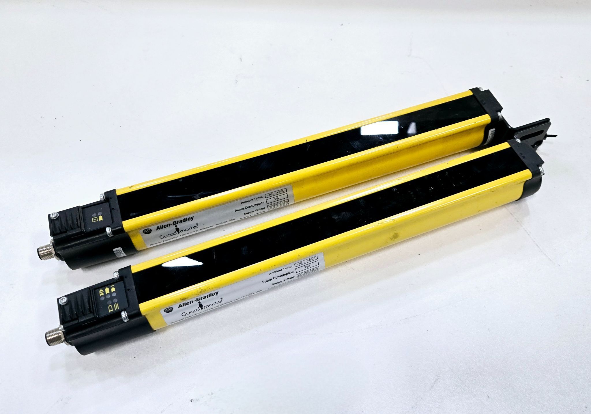 ALLEN BRADLEY 440L-R4J0320YD GUARDSHIELD LIGHT CURTAIN USED 1
