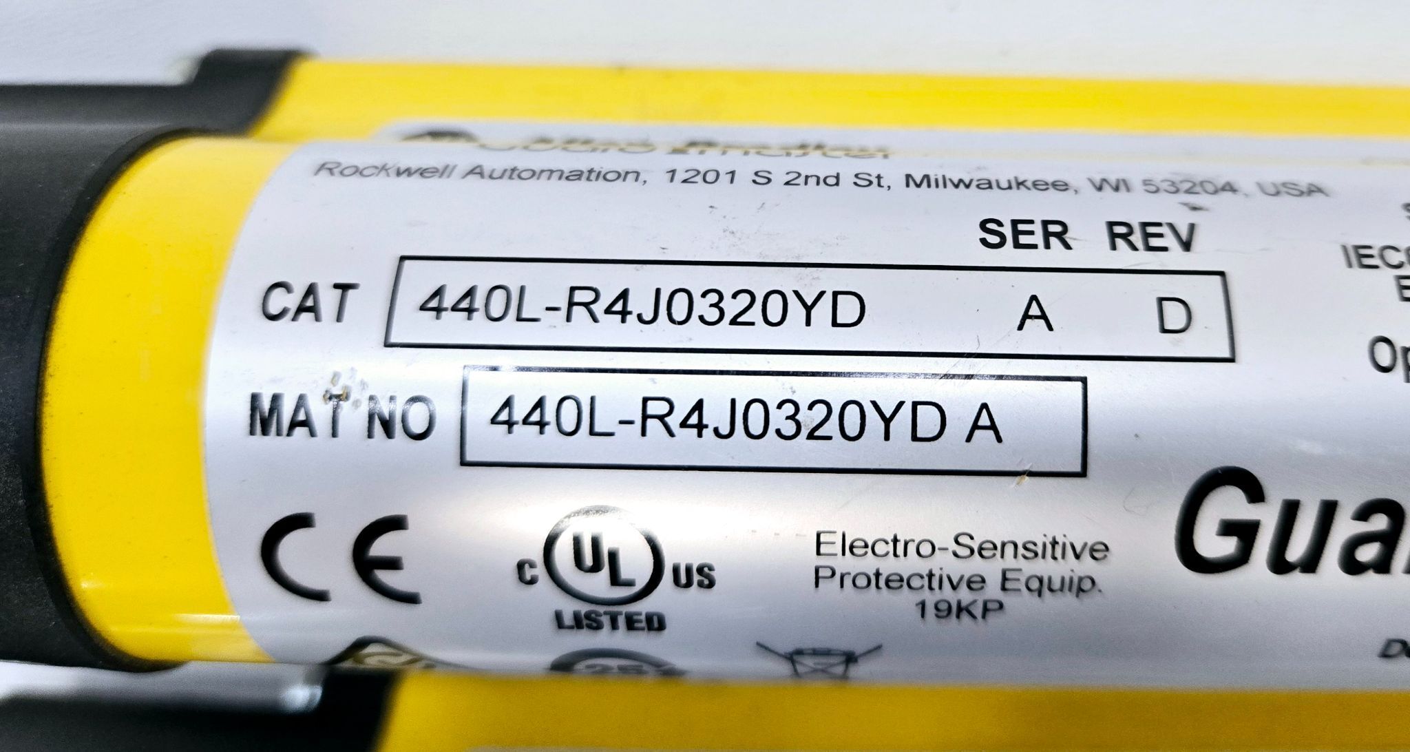 ALLEN BRADLEY 440L-R4J0320YD GUARDSHIELD LIGHT CURTAIN USED 2