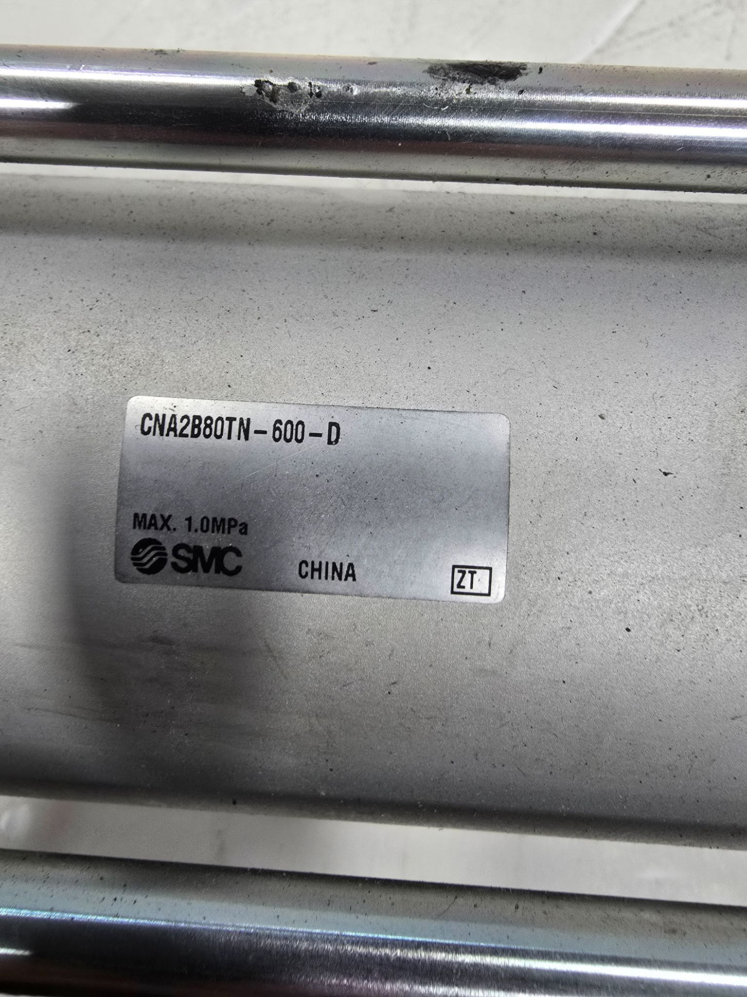 SMC CNA2B80TN-600-D DOUBLE ACTING SINGLE ROD CYLINDER W/LOCK USED 1