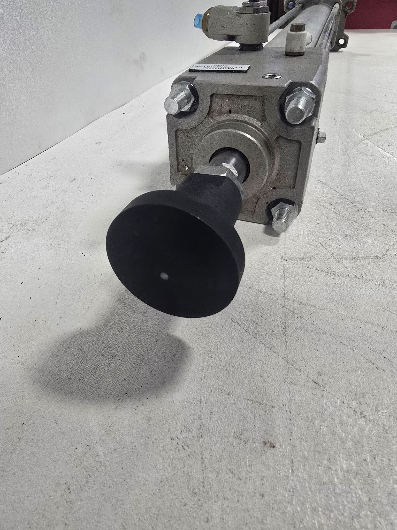SMC CNA2B80TN-600-D DOUBLE ACTING SINGLE ROD CYLINDER W/LOCK USED 2