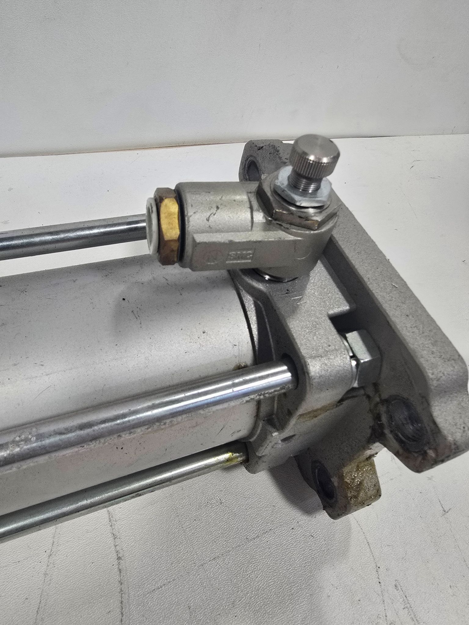SMC CNA2B80TN-600-D DOUBLE ACTING SINGLE ROD CYLINDER W/LOCK USED 3