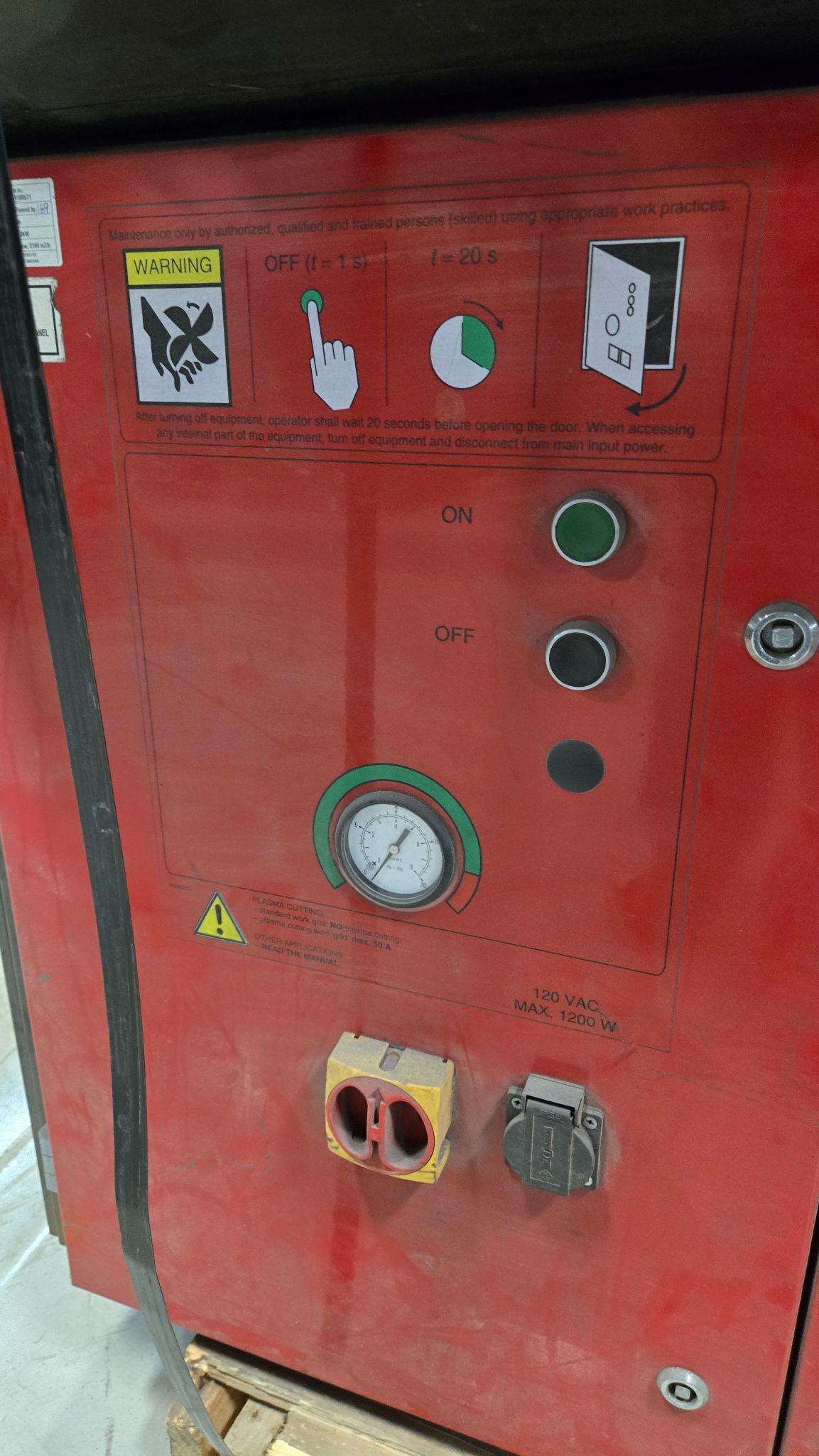 LINCOLN ELECTRIC WELD FUME DOWNDRAFT 200M USED 3