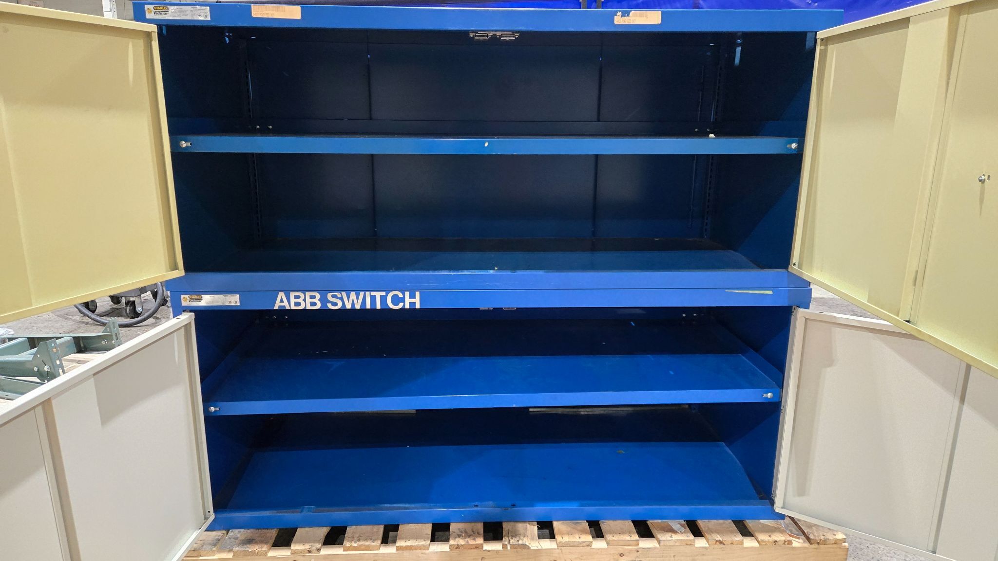 LOT OF 2 STANLEY VIDMAR 2 SHELVES CABINETS USED 6