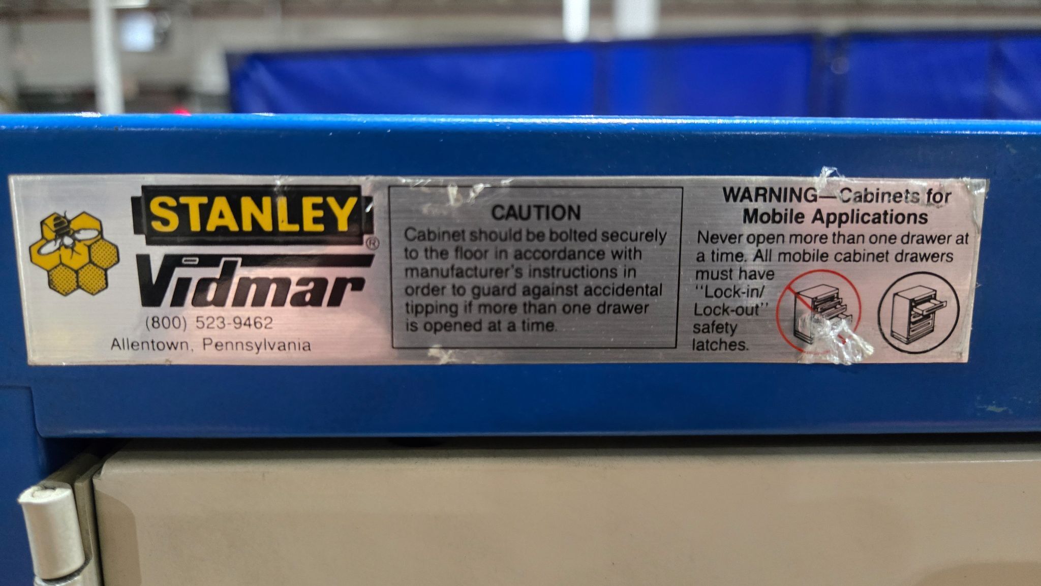 LOT OF 2 STANLEY VIDMAR 2 SHELVES CABINETS USED 7