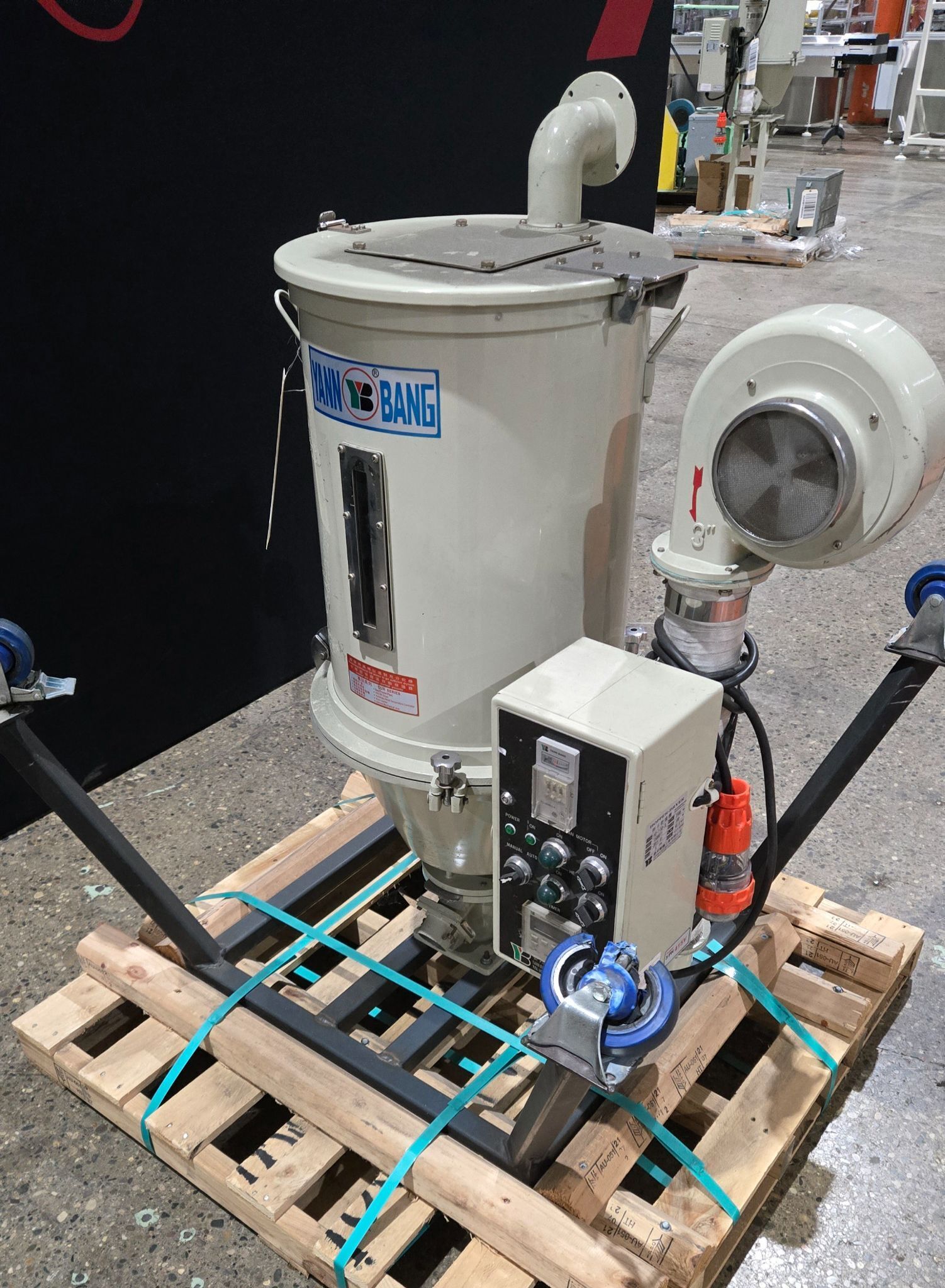 YANN BANG HD-T-50-3L HOPPER DRYER USED/DAMAGED CASTER 415V 1
