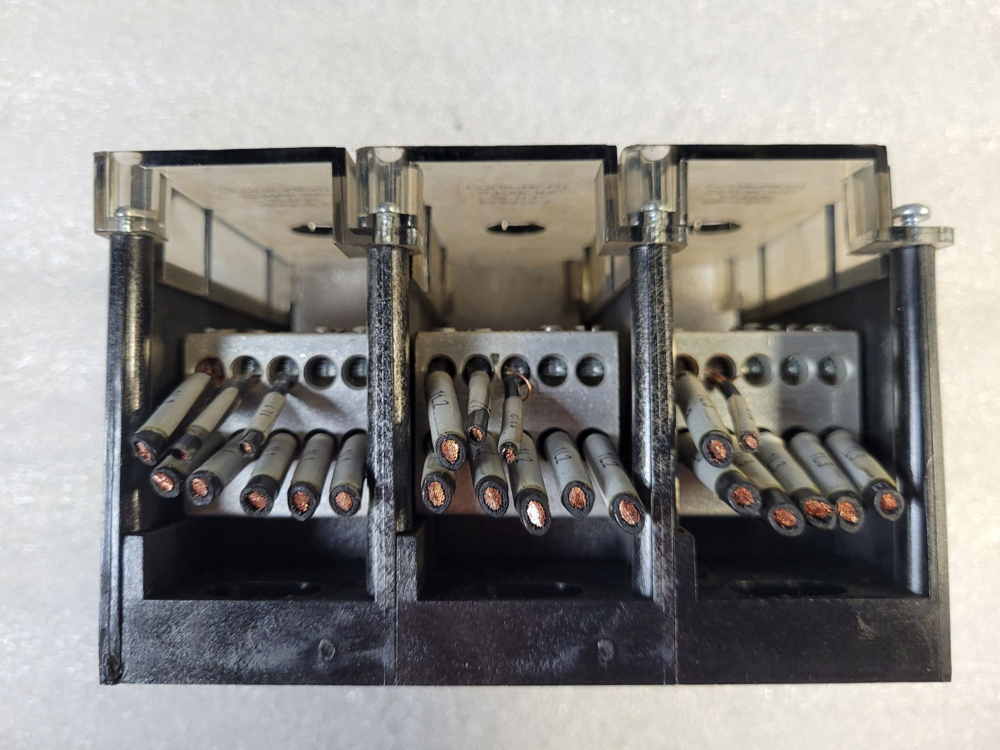 FERRAZ SHAWMUT 67593 Power Distribution Block 175A 600V 3P USED 1