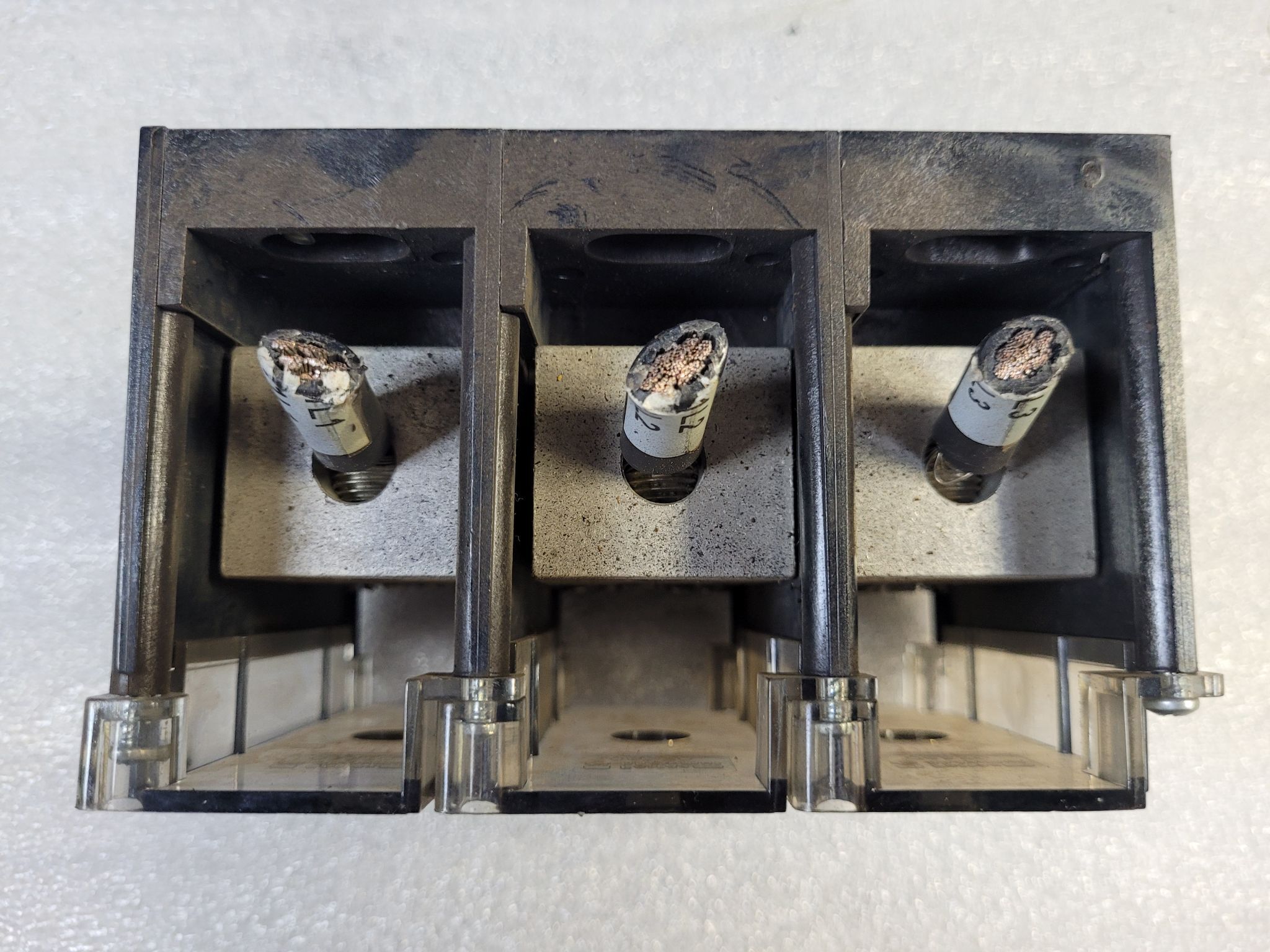 FERRAZ SHAWMUT 67593 Power Distribution Block 175A 600V 3P USED 2