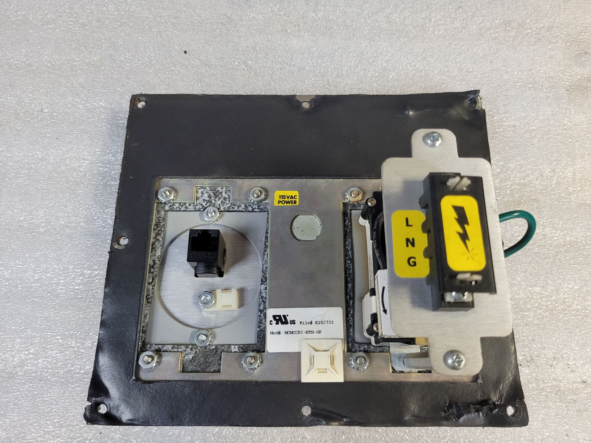 MCNAUGHTON-McKAY MCMCCP2-ETH-GF Convenience Panel Ethernet + GFCI USED 2