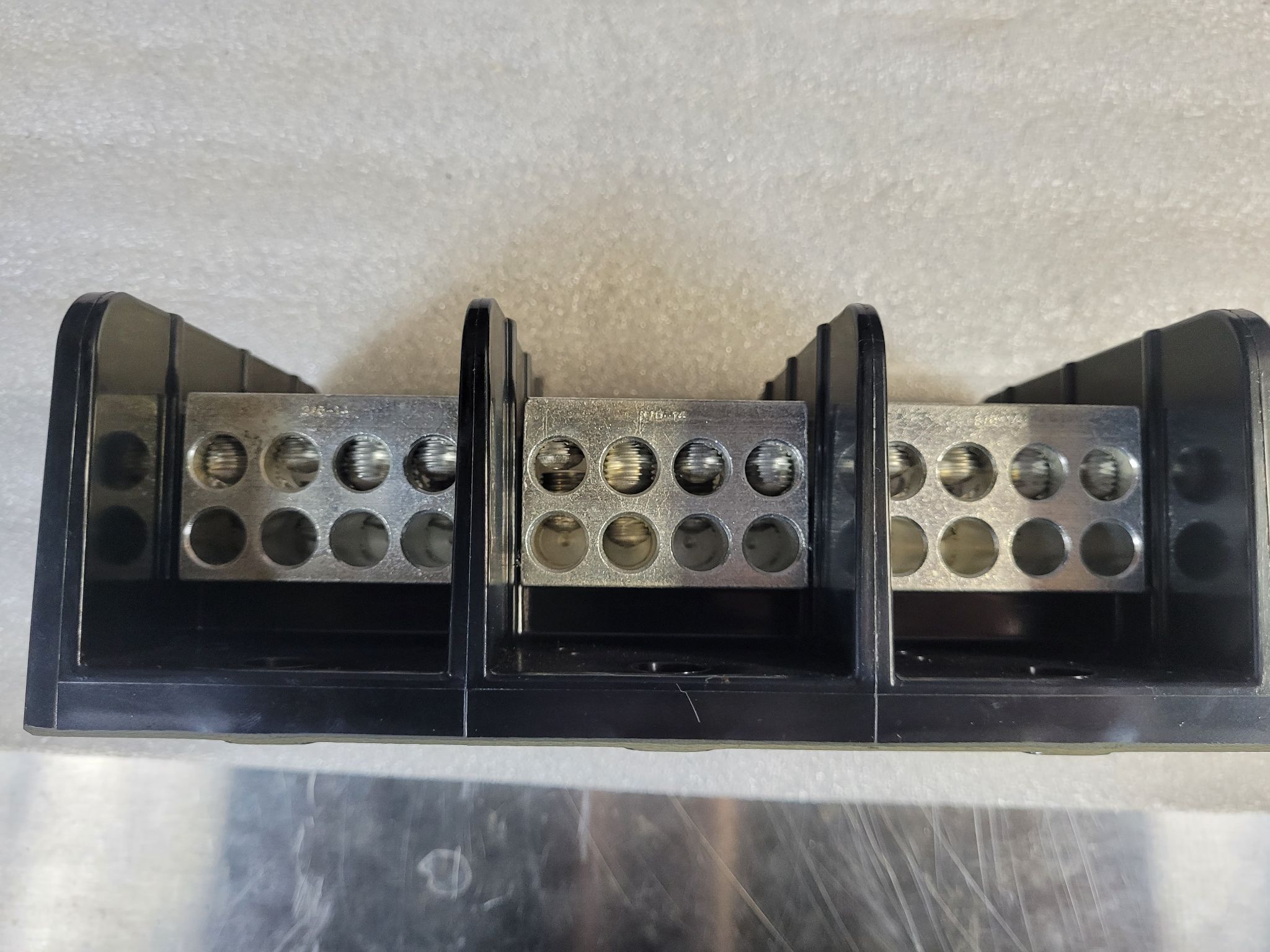 Marathon 1453586 Power Distribution Block 600V 760A 3-Pole USED 2
