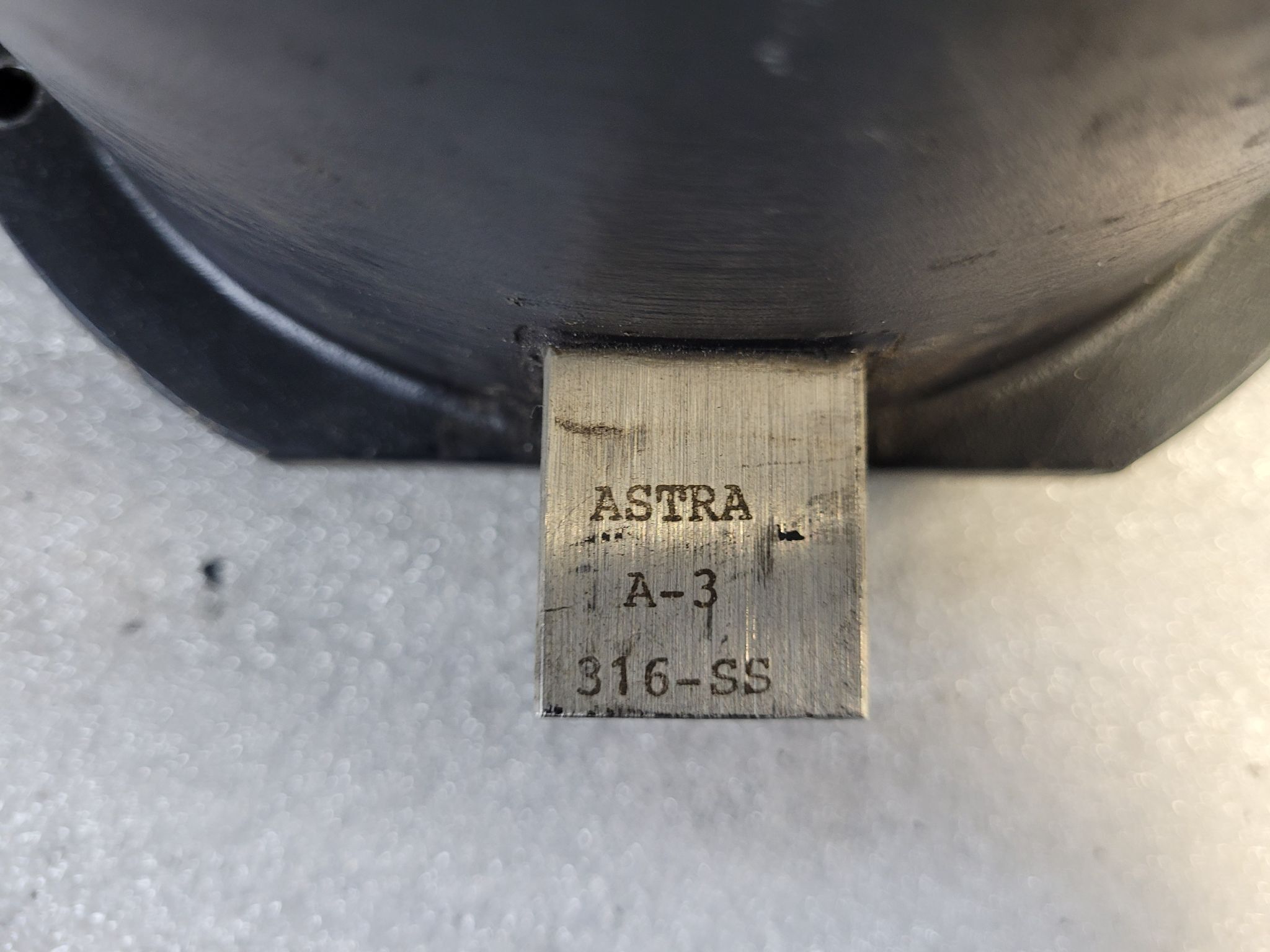 ASTRAGAUGE ASTRA-A-3-316-SS High Pressure Gauge 100000 PSI USED 3