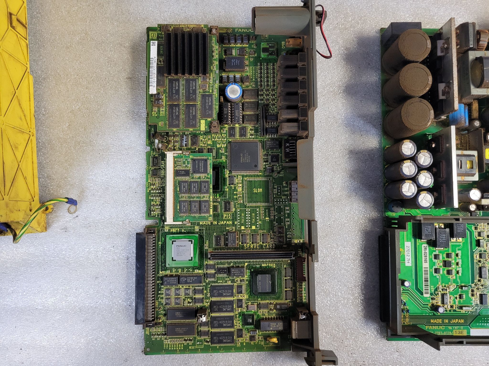FANUC A05B-2400-C061 W/ A16B-3200-0412 + A16B-2203-0370 Controller USED 2