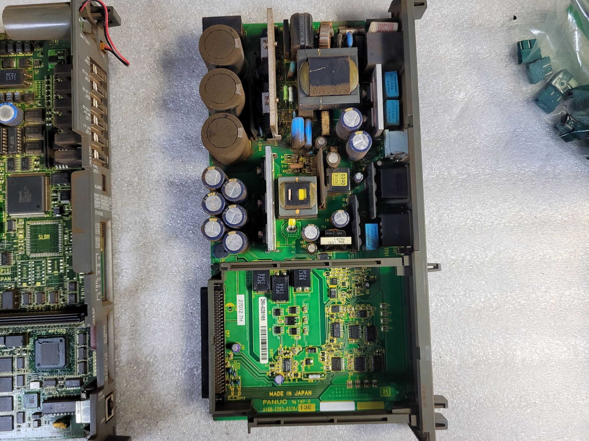 FANUC A05B-2400-C061 W/ A16B-3200-0412 + A16B-2203-0370 Controller USED 3