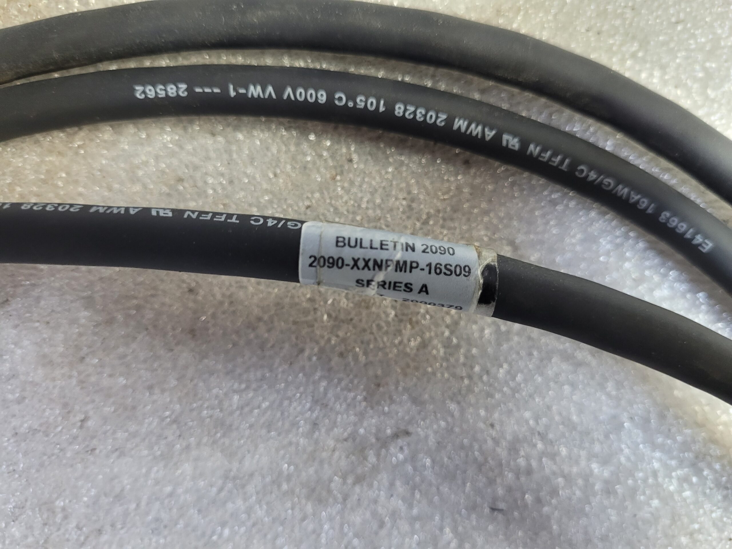 ALLEN BRADLEY 2090-XXNPMP-16S09 Drive Cable Assembly 10FT USED 1