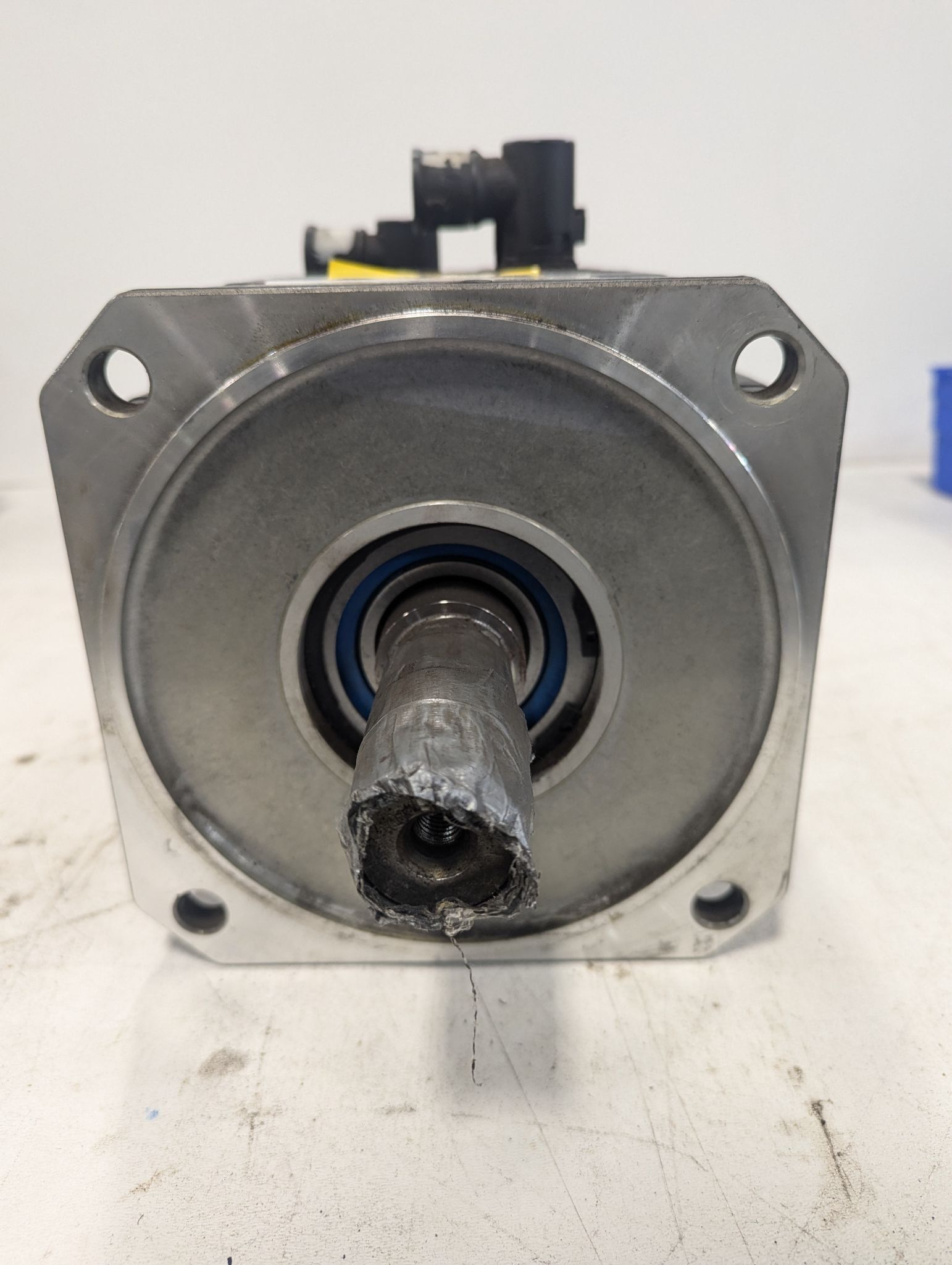 KUKA 1FK6100-8AF91-1ZZ9-Z S49 SERVO MOTOR USED 1