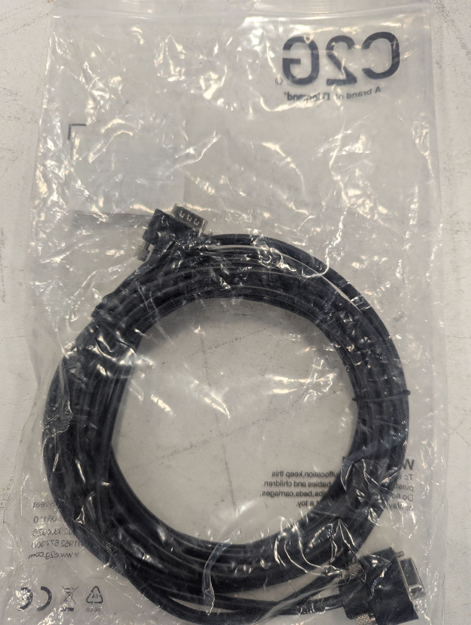 C2G 52160 Serial RS232 DB9 Cable with Low Profile Connectors M/F NEW 1