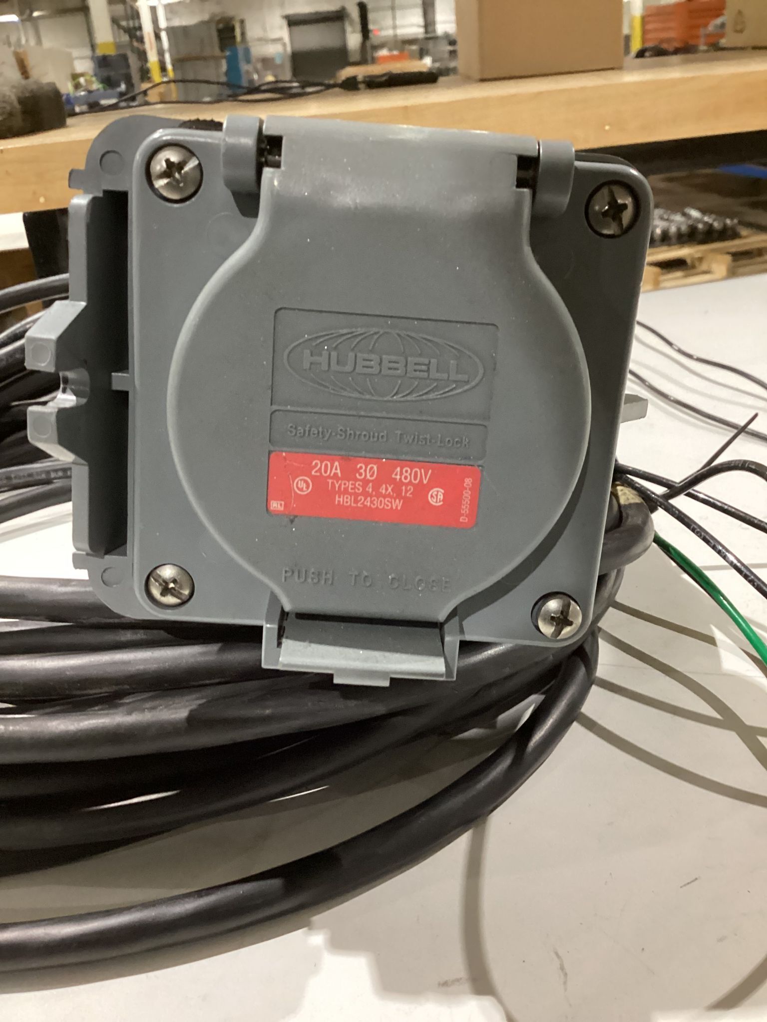 HUBBELL HBL2430SW CABLES USED 1