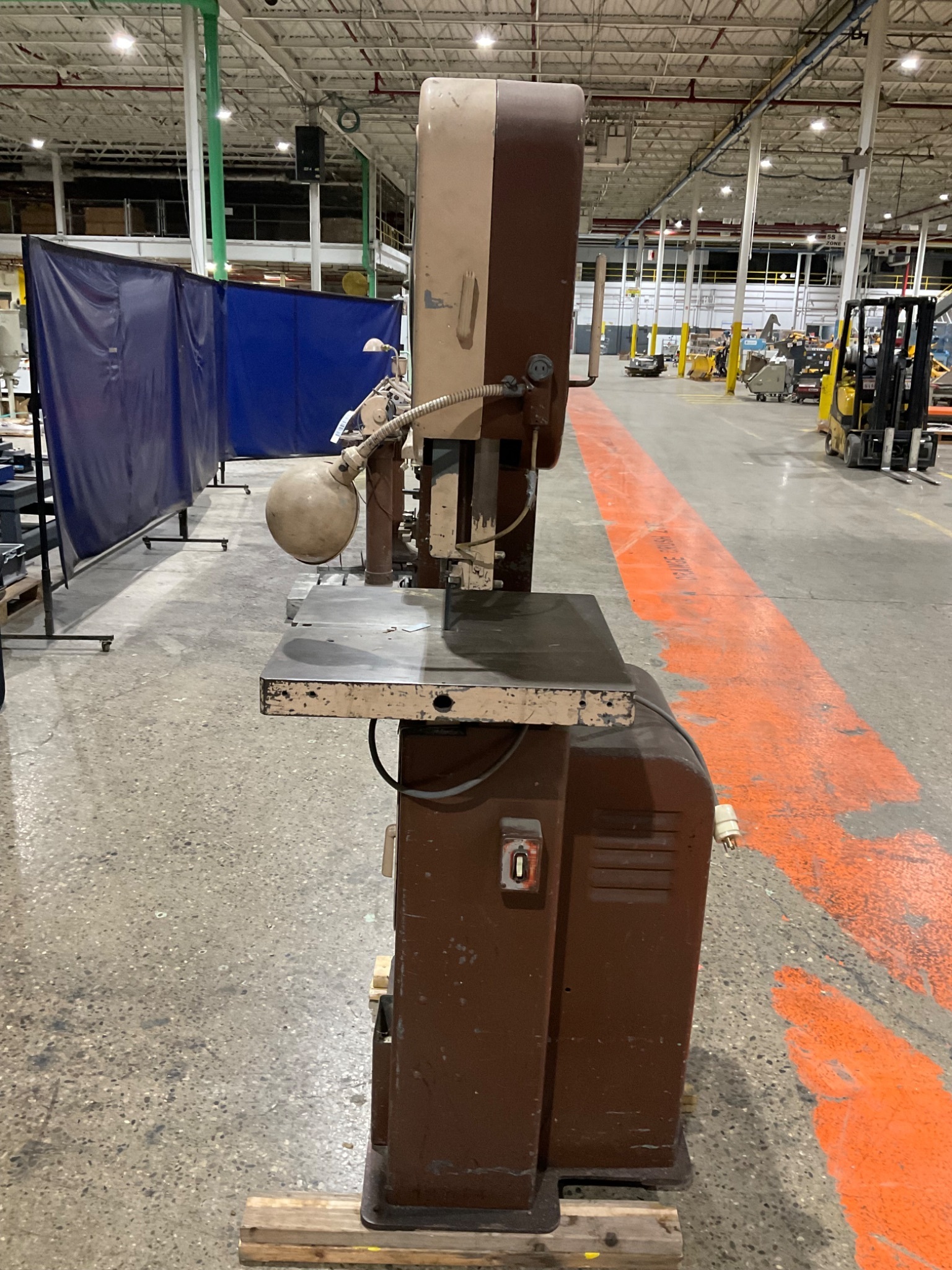 DOALL CONTOUR VERTICAL BANDSAW W/ JOB SELECTOR USED 5