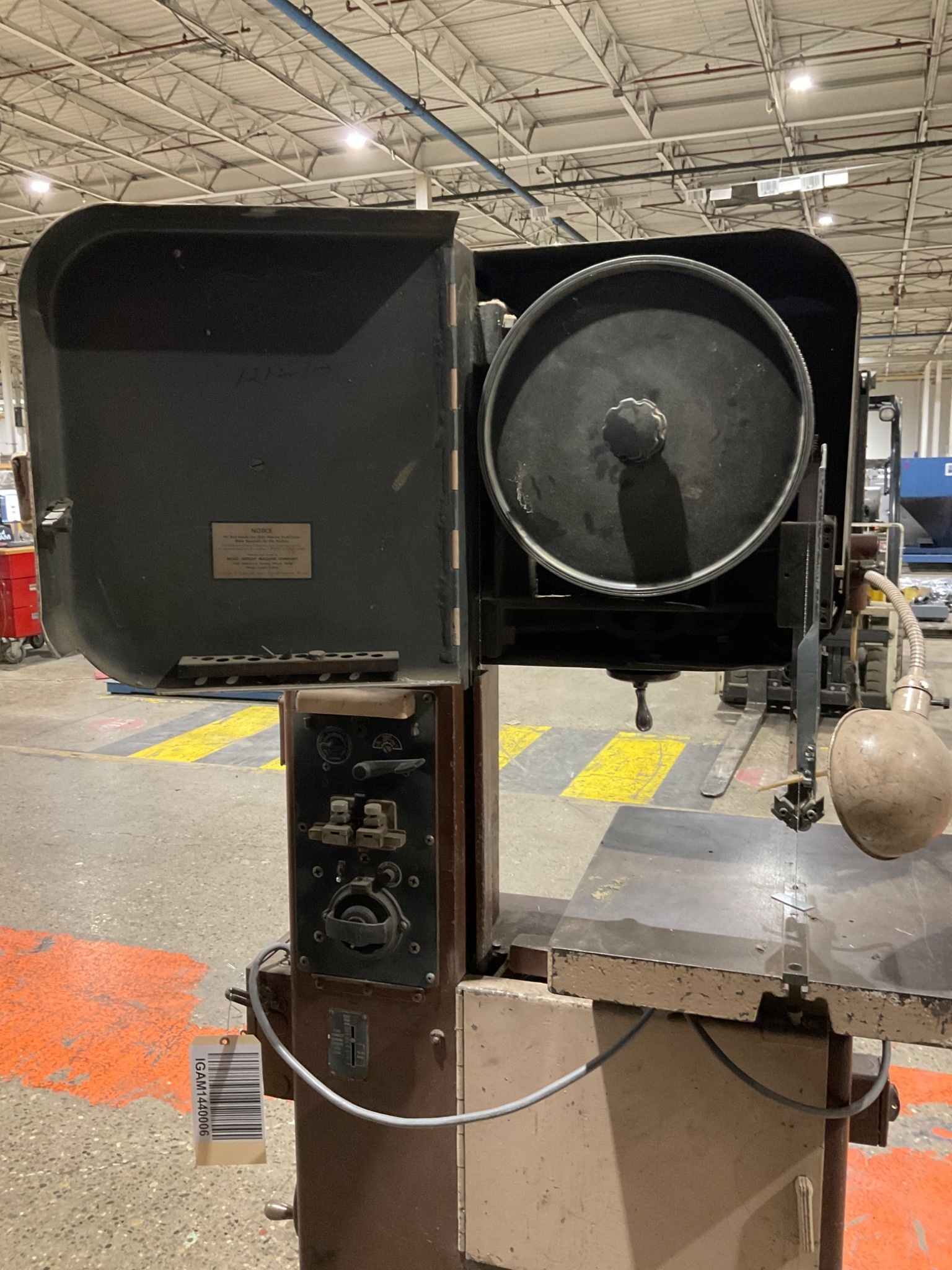 DOALL CONTOUR VERTICAL BANDSAW W/ JOB SELECTOR USED 4