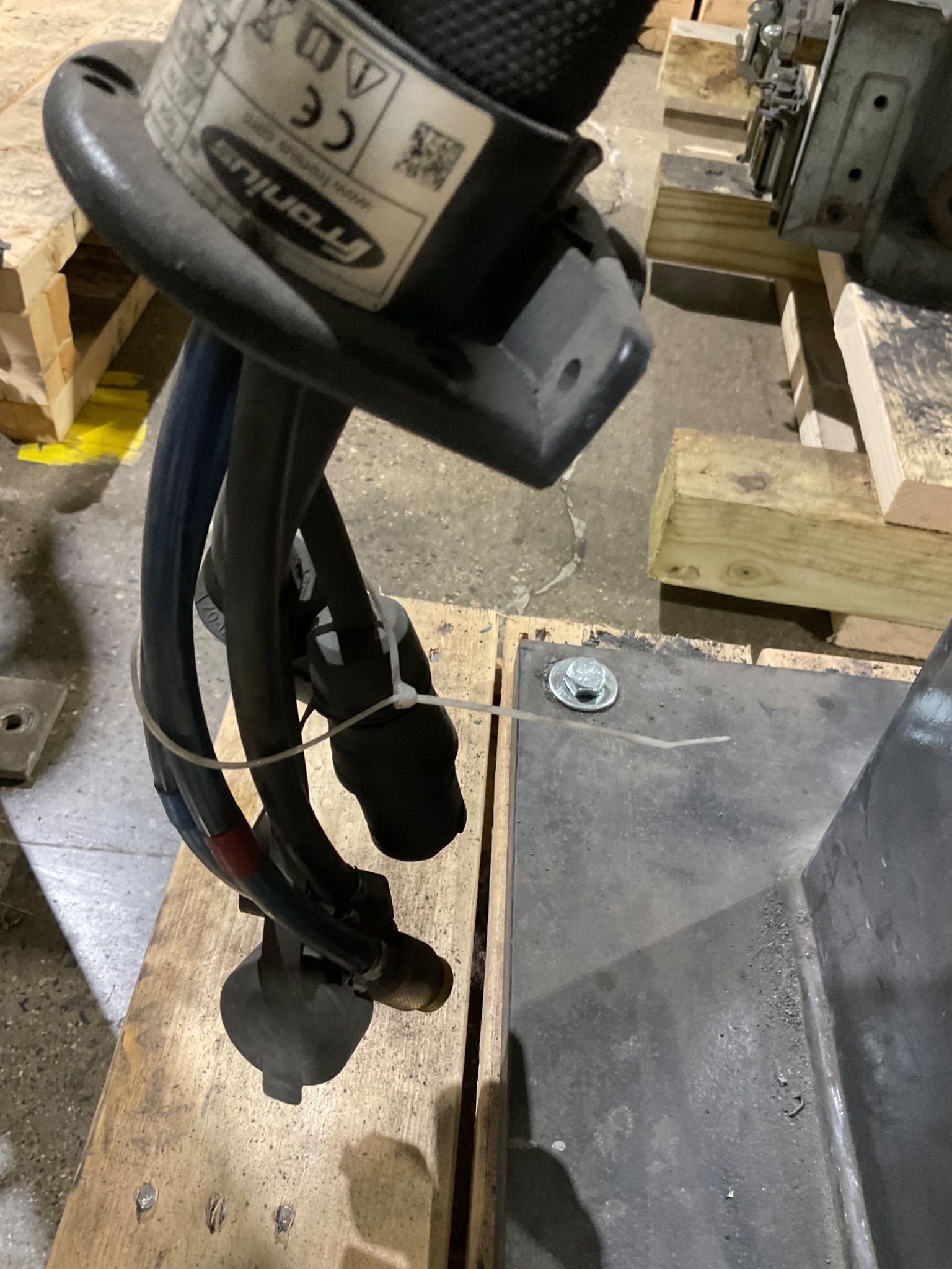 Fanuc ArcMate 120iD Robot Welder + R-30iB Plus + Fronius TPS 400i Welding System 8