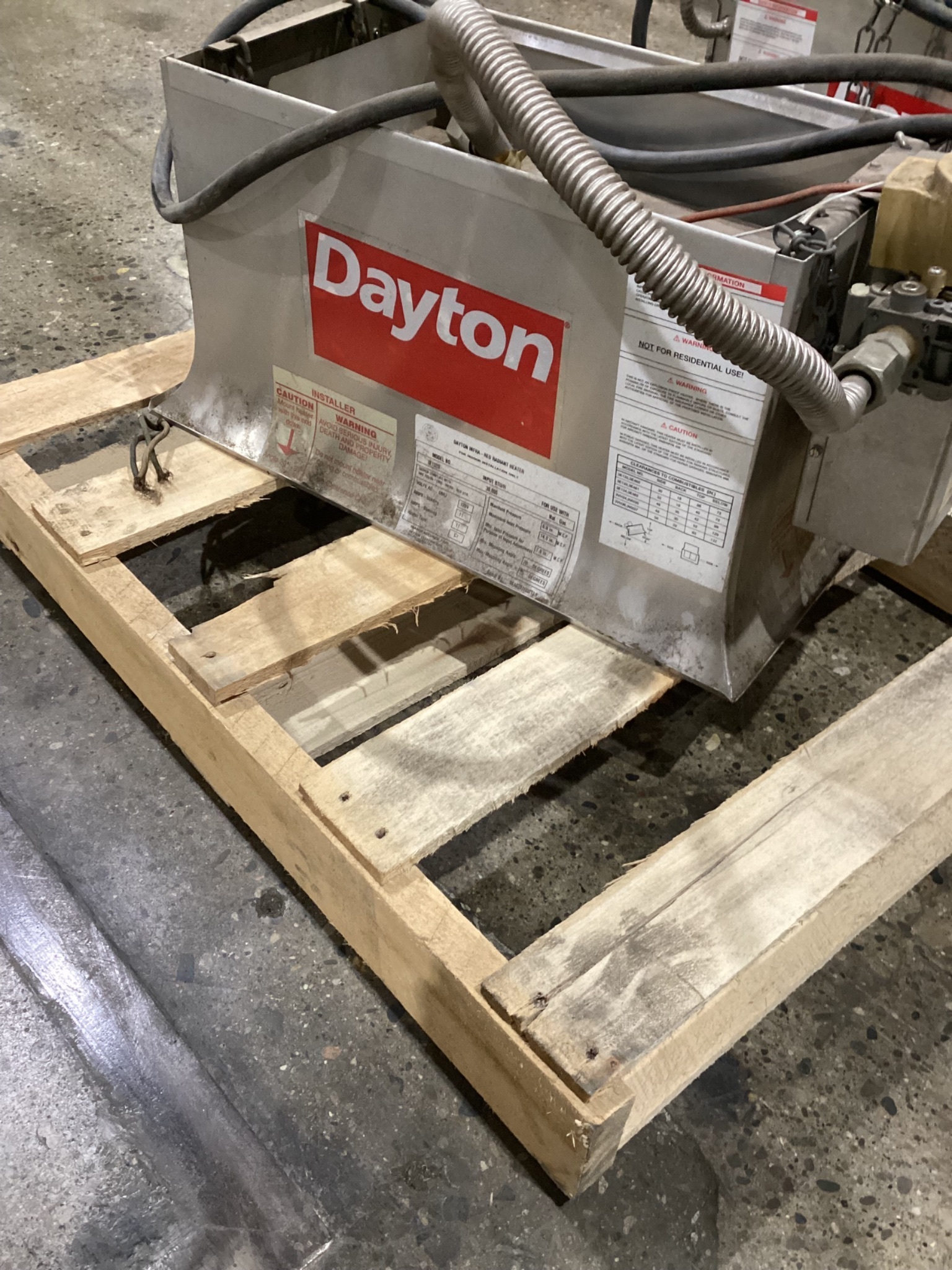 DAYTON 3E132D Infrared 30,000 BTU/h Natural Gas Heater 120V USED 0