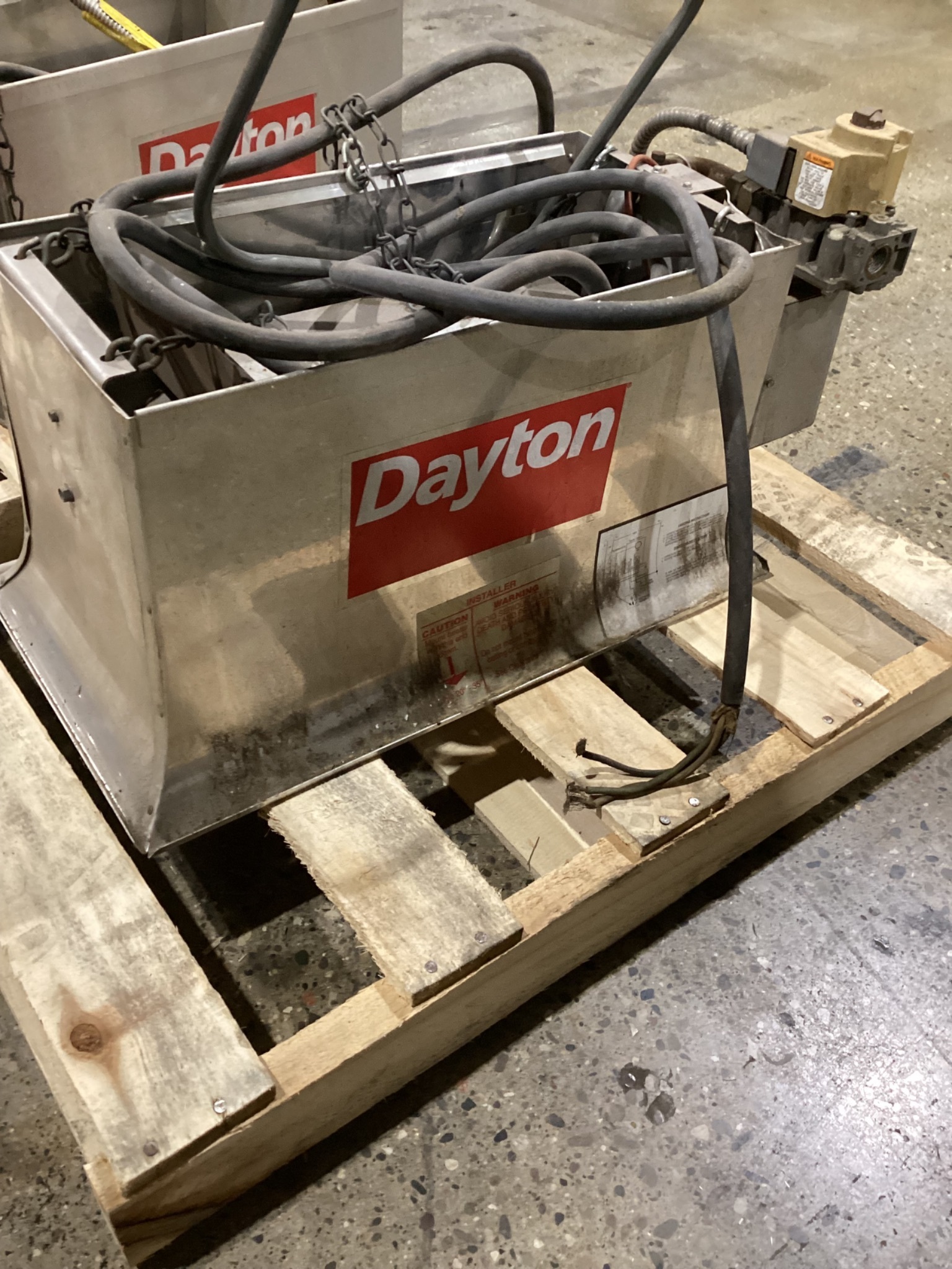 DAYTON 3E132D Infrared 30,000 BTU/h Natural Gas Heater 120V USED 3