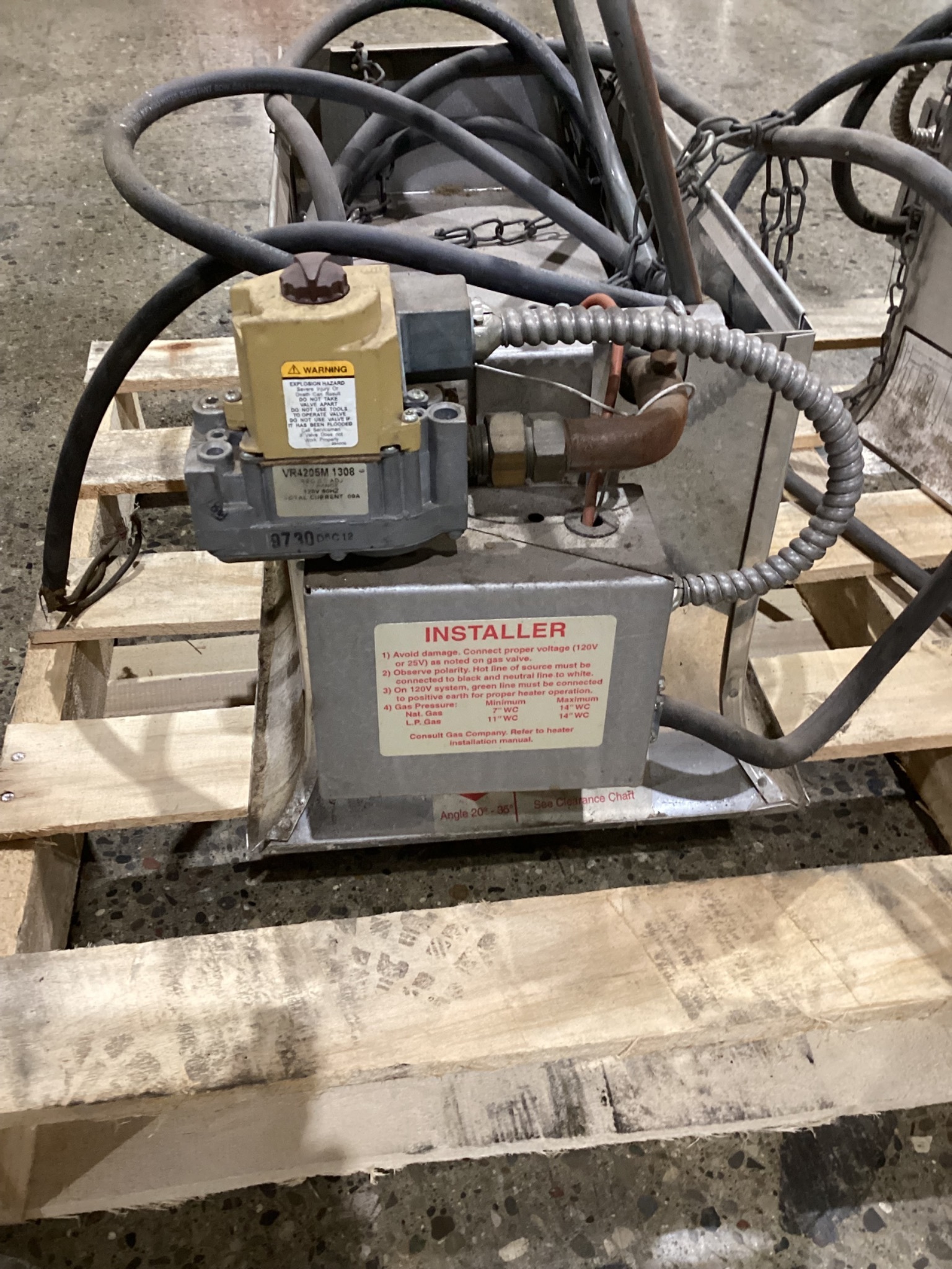 DAYTON 3E132D Infrared 30,000 BTU/h Natural Gas Heater 120V USED 4