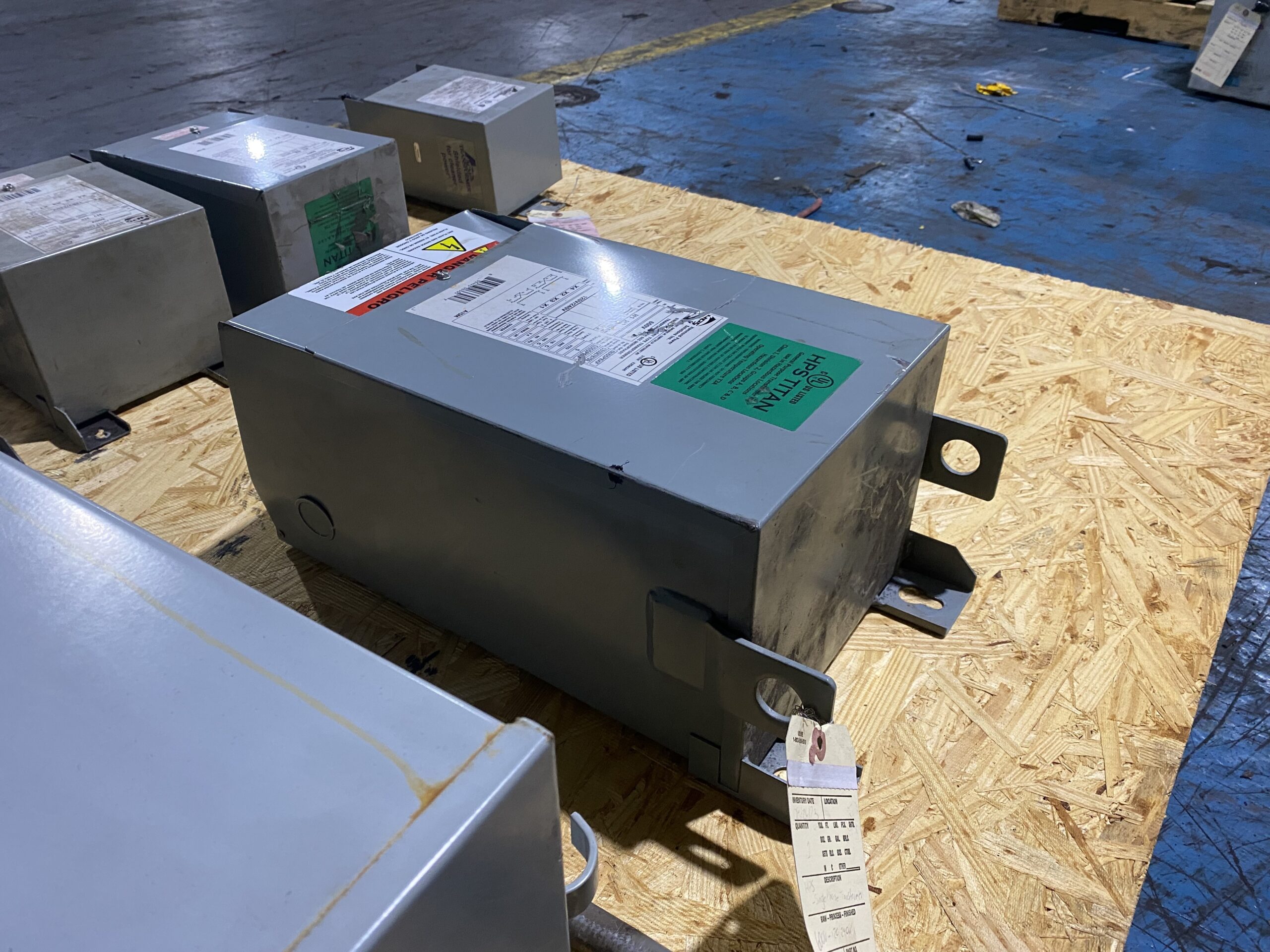 Hammond Power Solutions - Q005PEKF Transformer 600V - 120/240V, 5 kVA USED 3