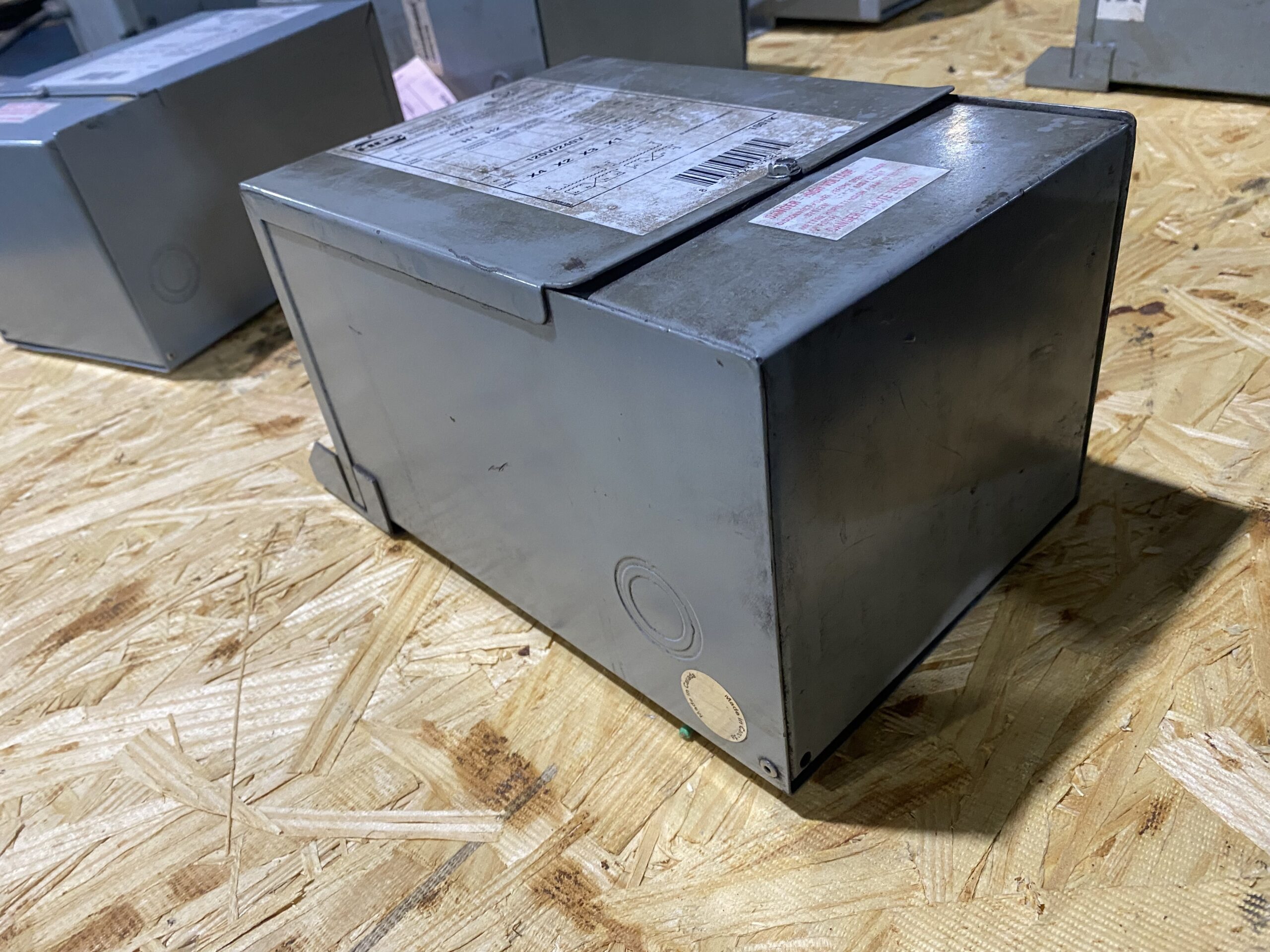 Hammond Power Solutions - C1F002PES Transformer 600V - 120/240V, 2kVA USED 2
