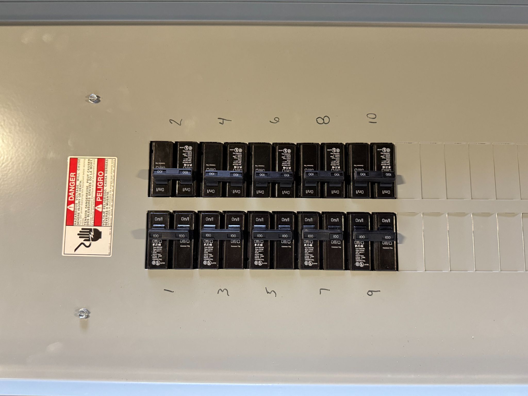 EATON PUB52881 400 AMP Main Breaker Load Center USED 5