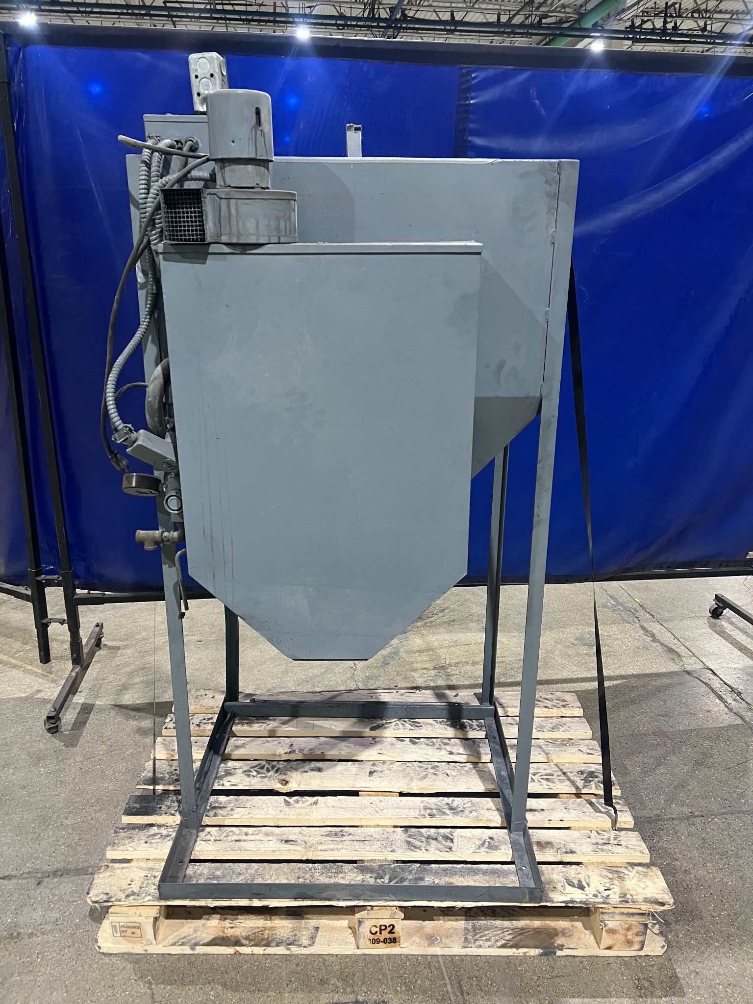 EMPIRE ABRASIVE EQUIPMENT S-30 SANDBLAST CABINET EQUIPMENT USED 4